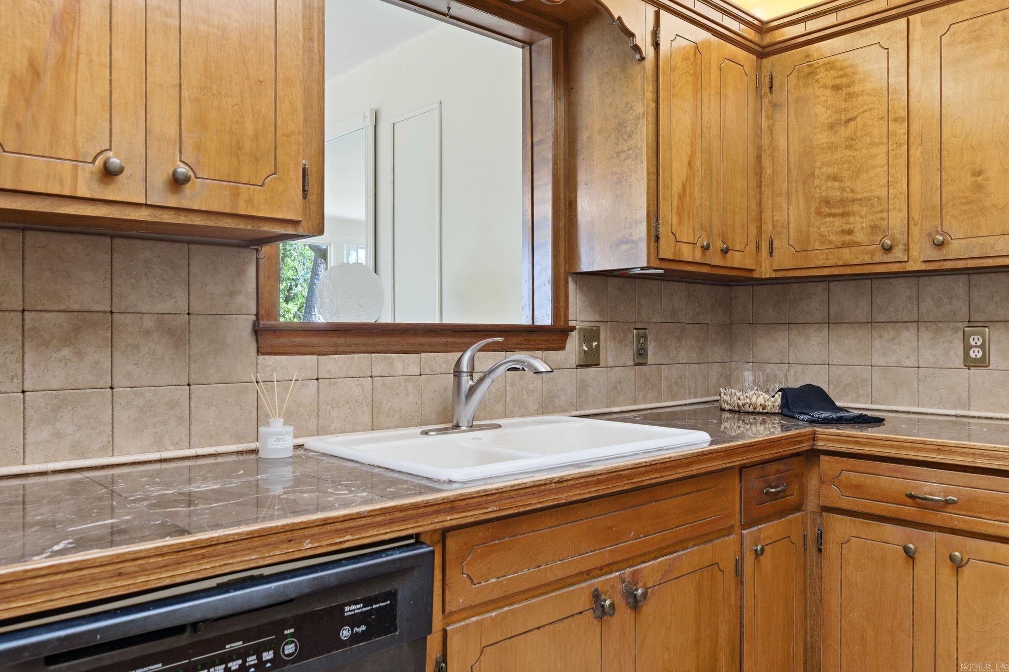 LEAWOOD MANOR - Residential