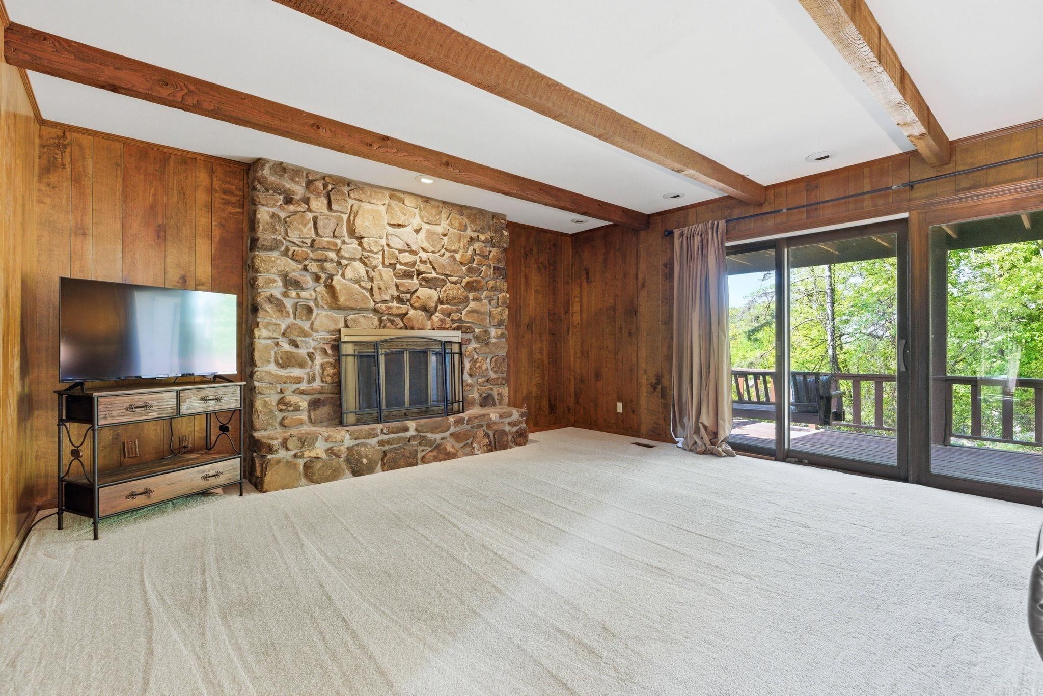 LEAWOOD MANOR - Residential