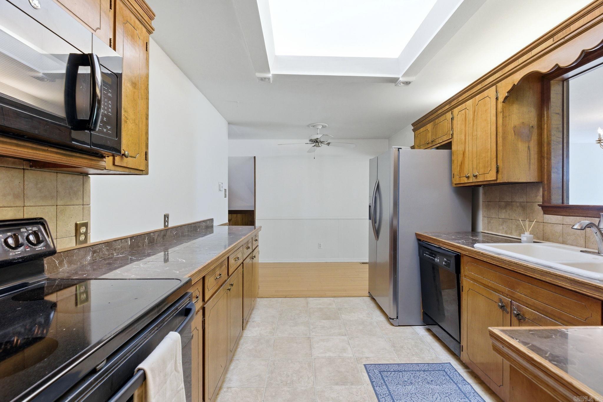 LEAWOOD MANOR - Residential