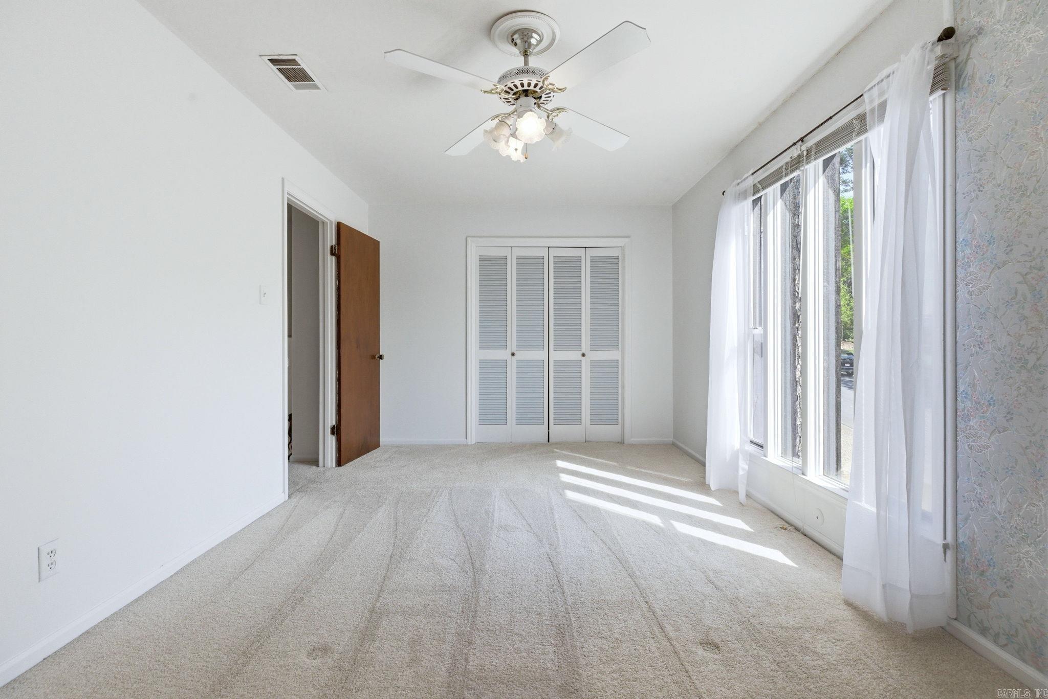 LEAWOOD MANOR - Residential