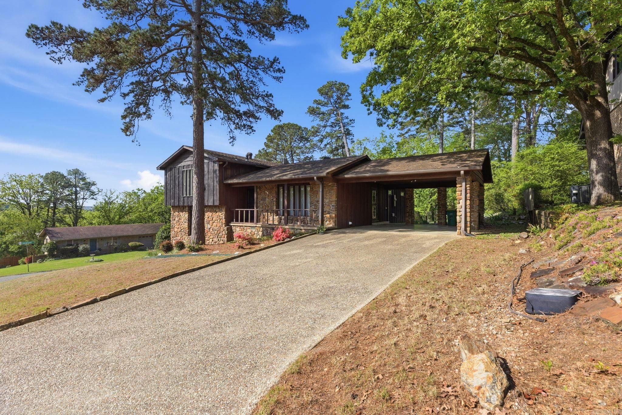 LEAWOOD MANOR - Residential