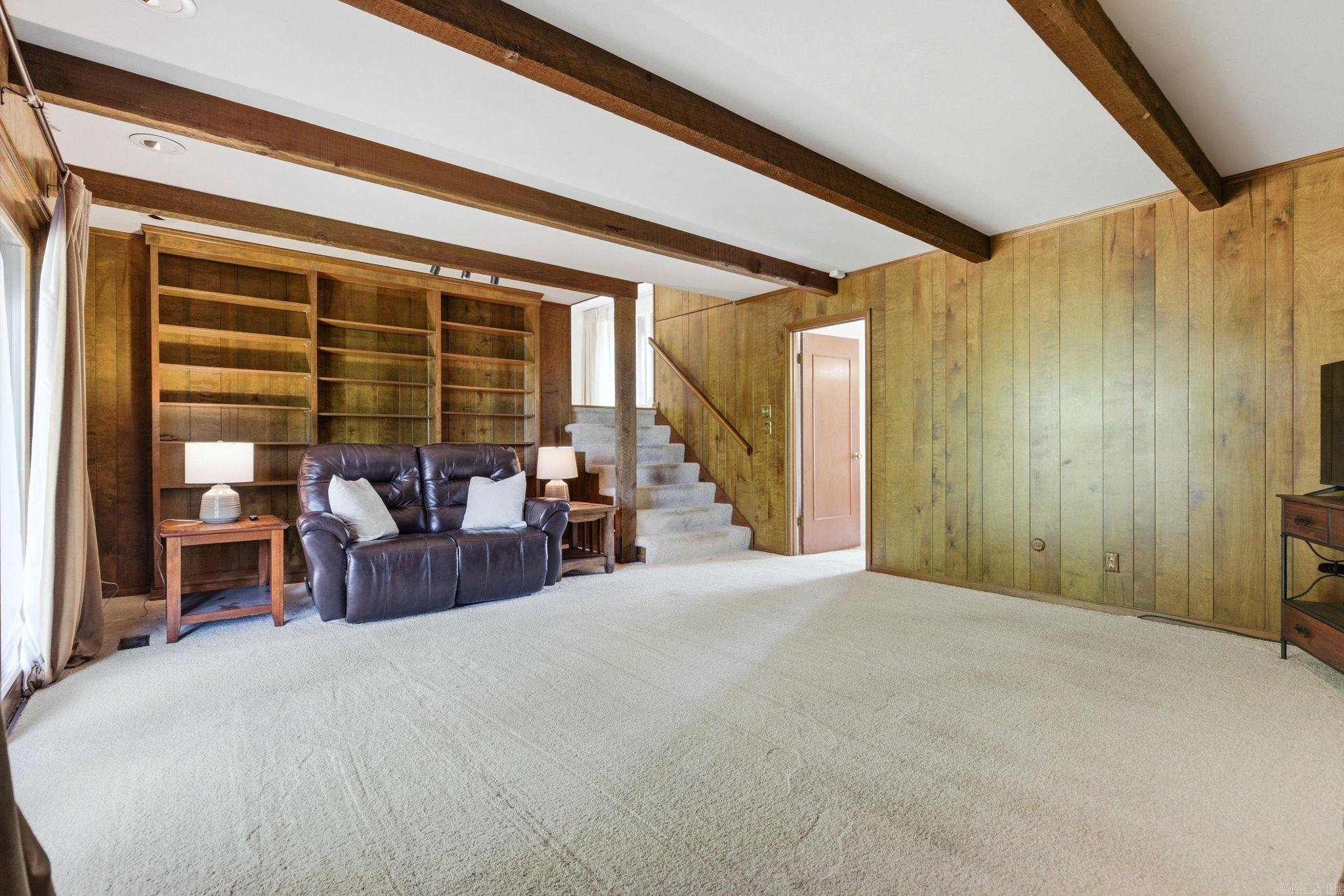 LEAWOOD MANOR - Residential