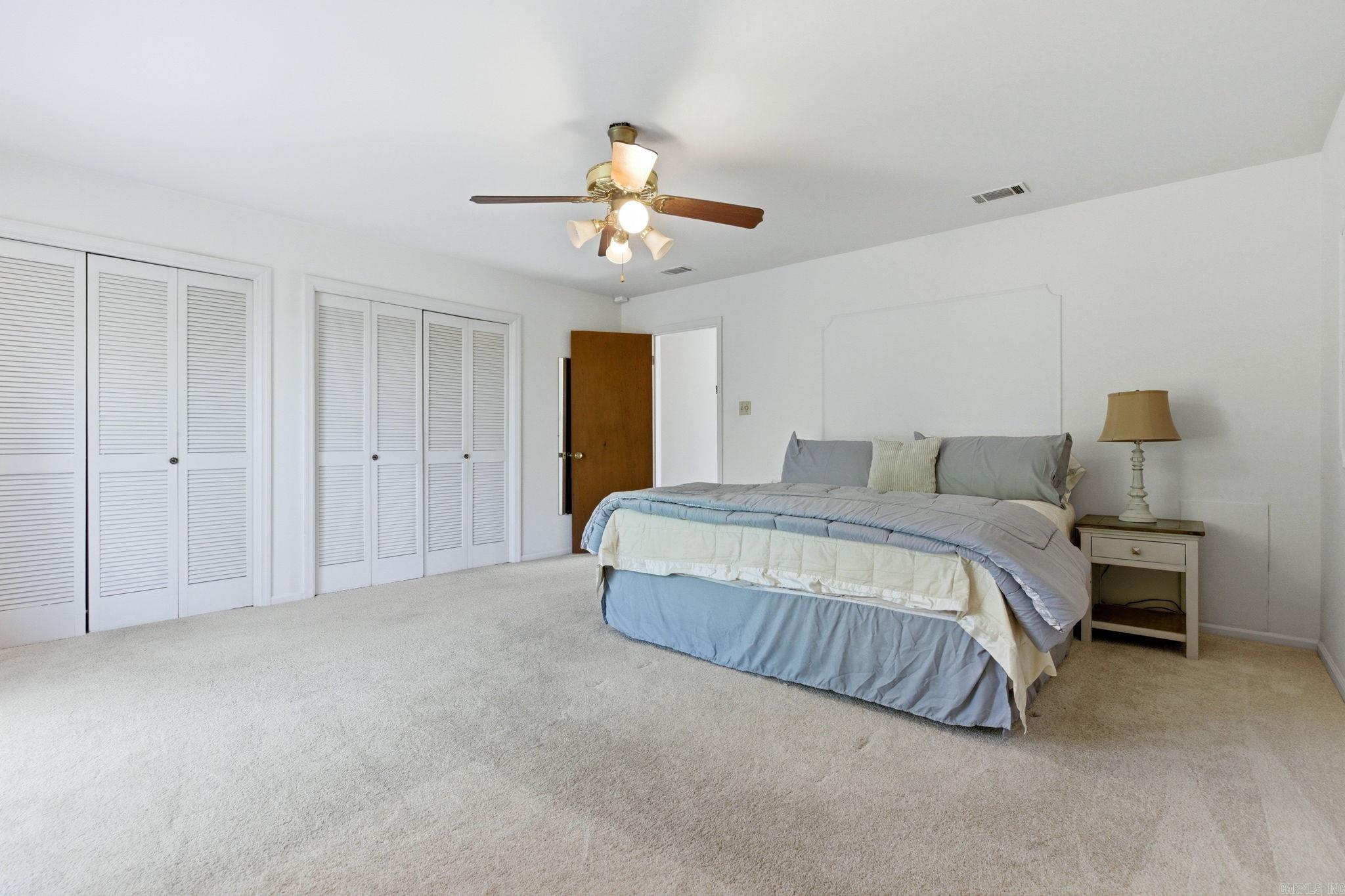 LEAWOOD MANOR - Residential