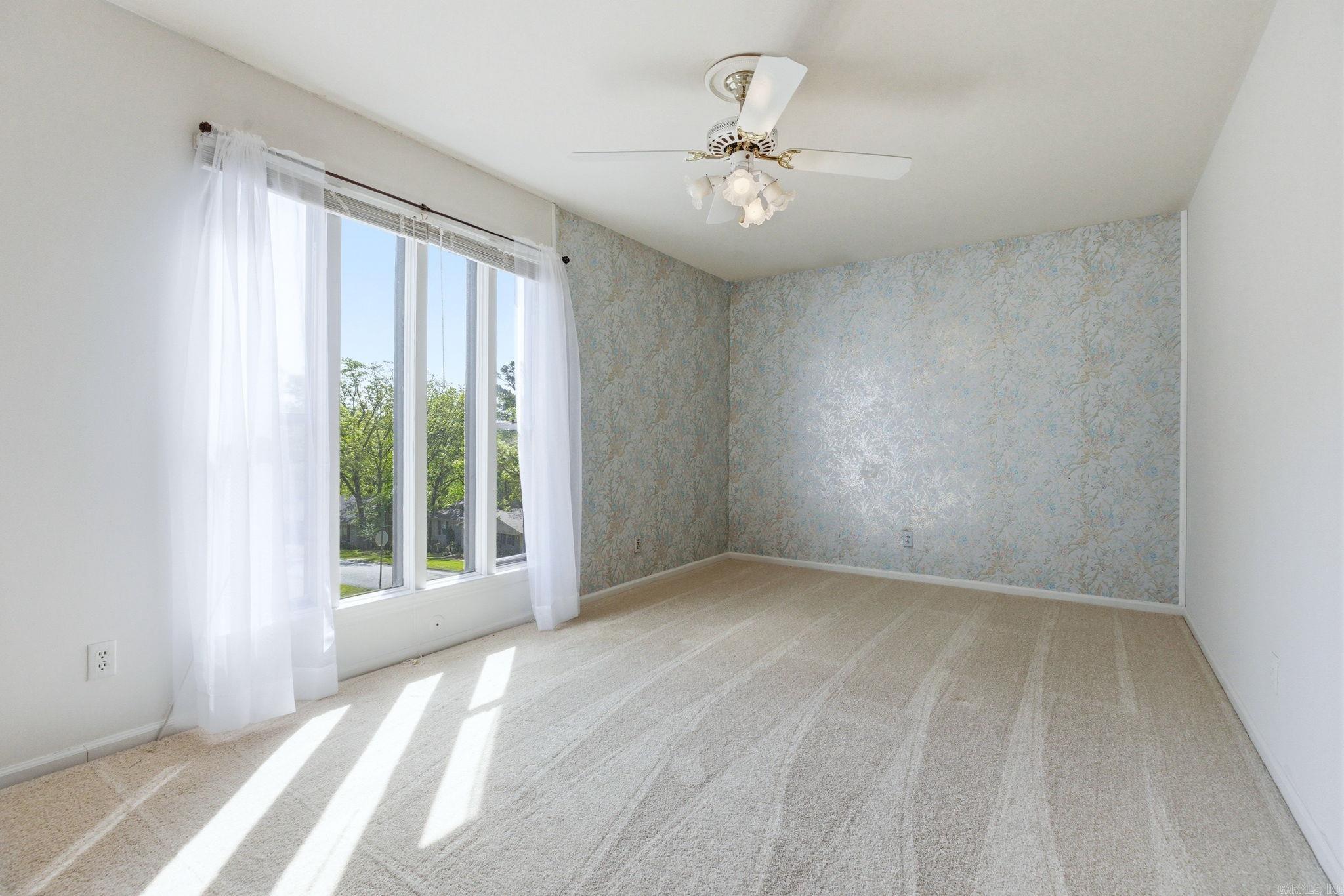 LEAWOOD MANOR - Residential