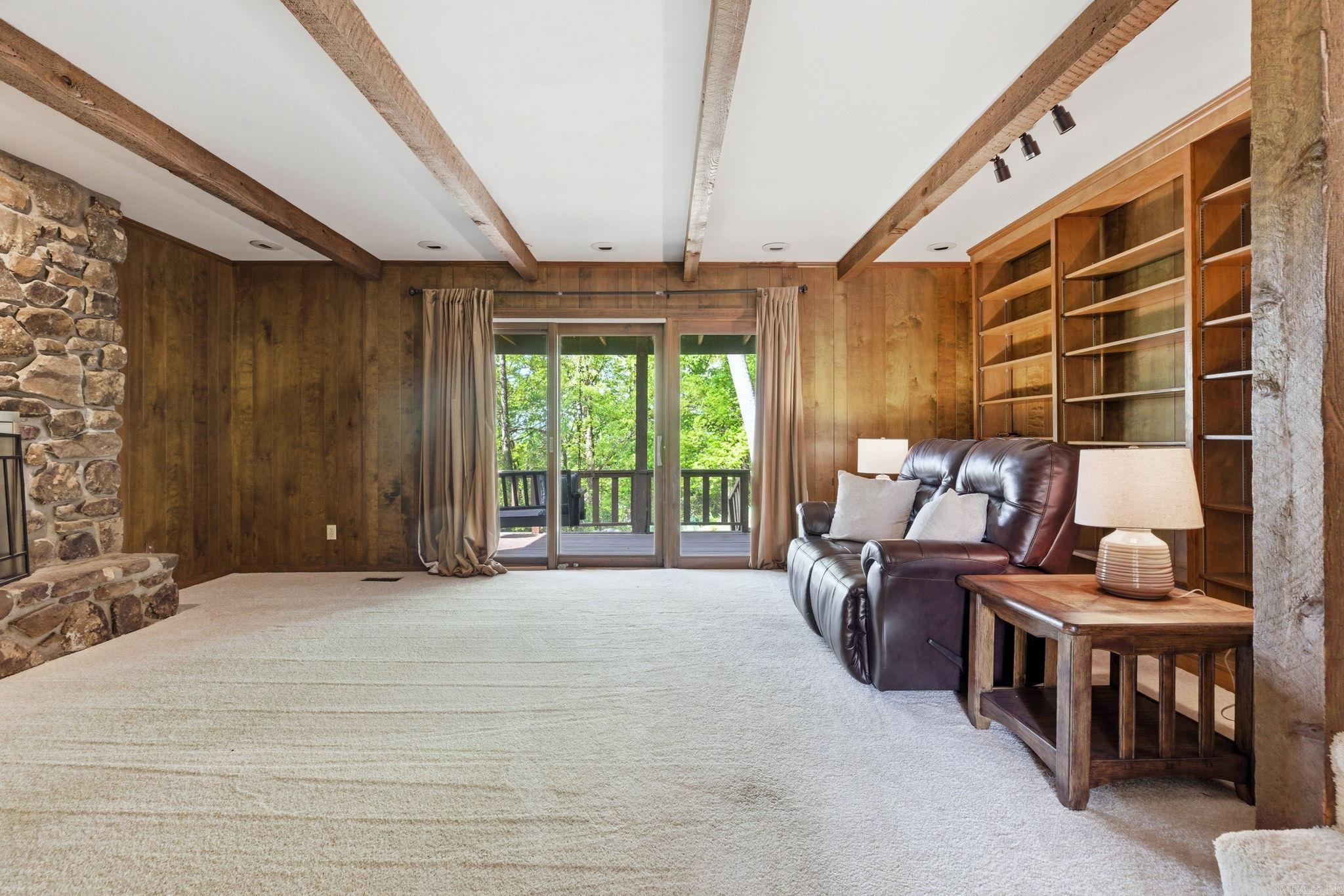 LEAWOOD MANOR - Residential