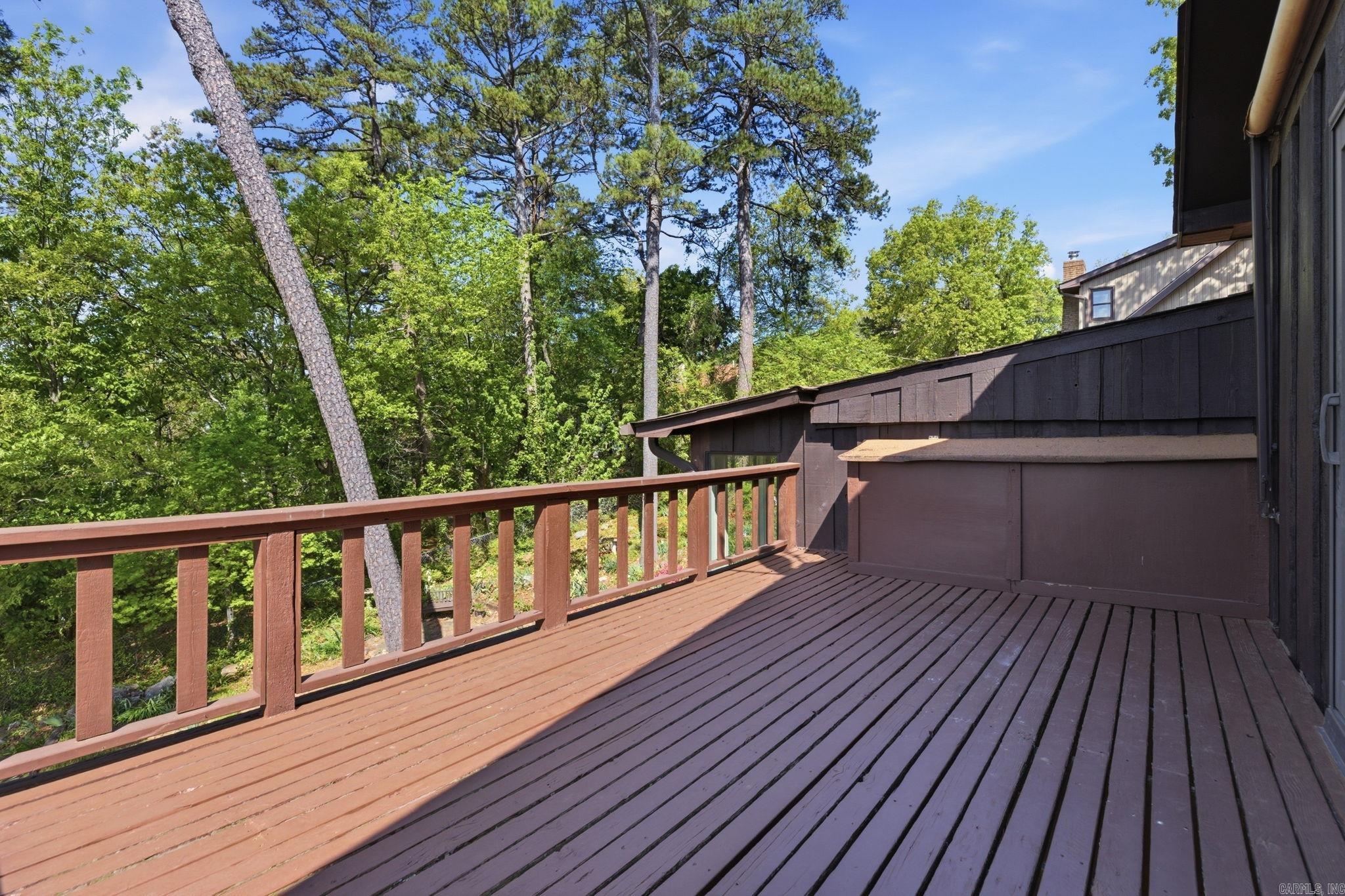 LEAWOOD MANOR - Residential