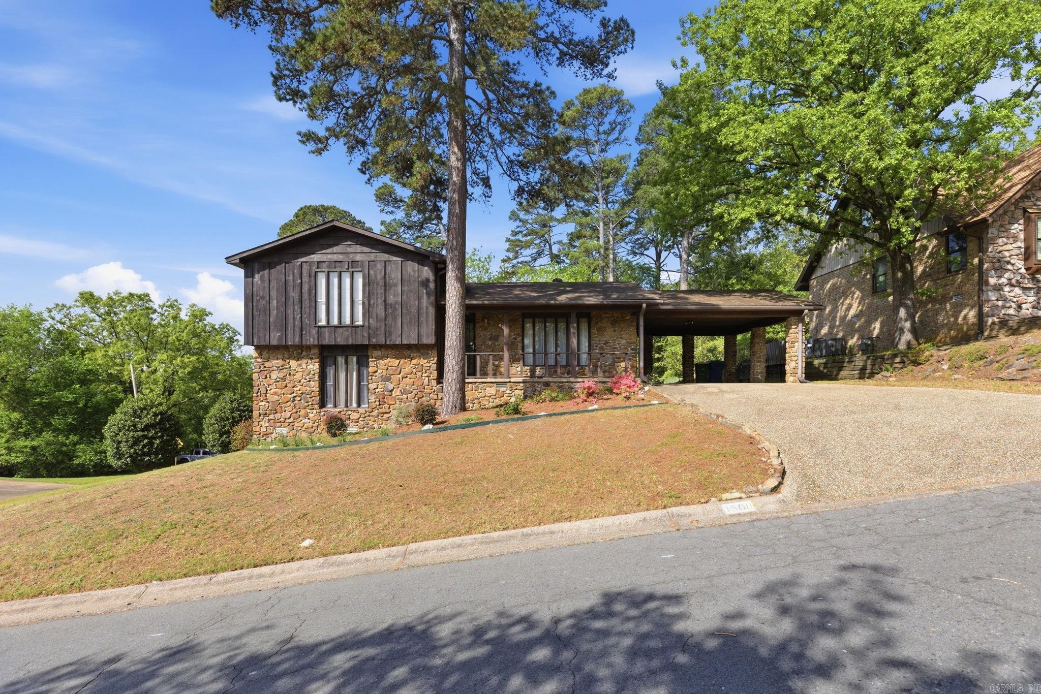 LEAWOOD MANOR - Residential