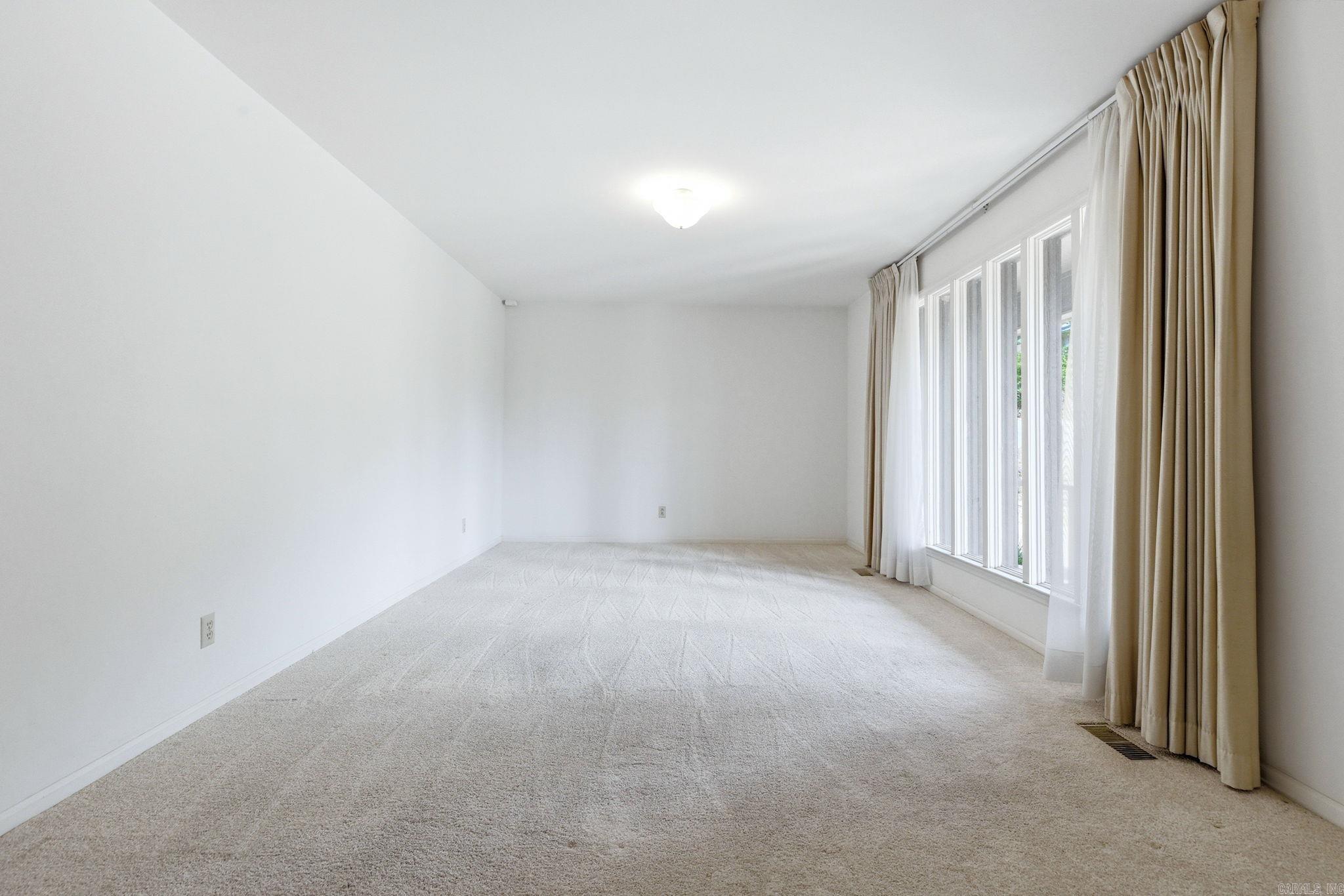 LEAWOOD MANOR - Residential