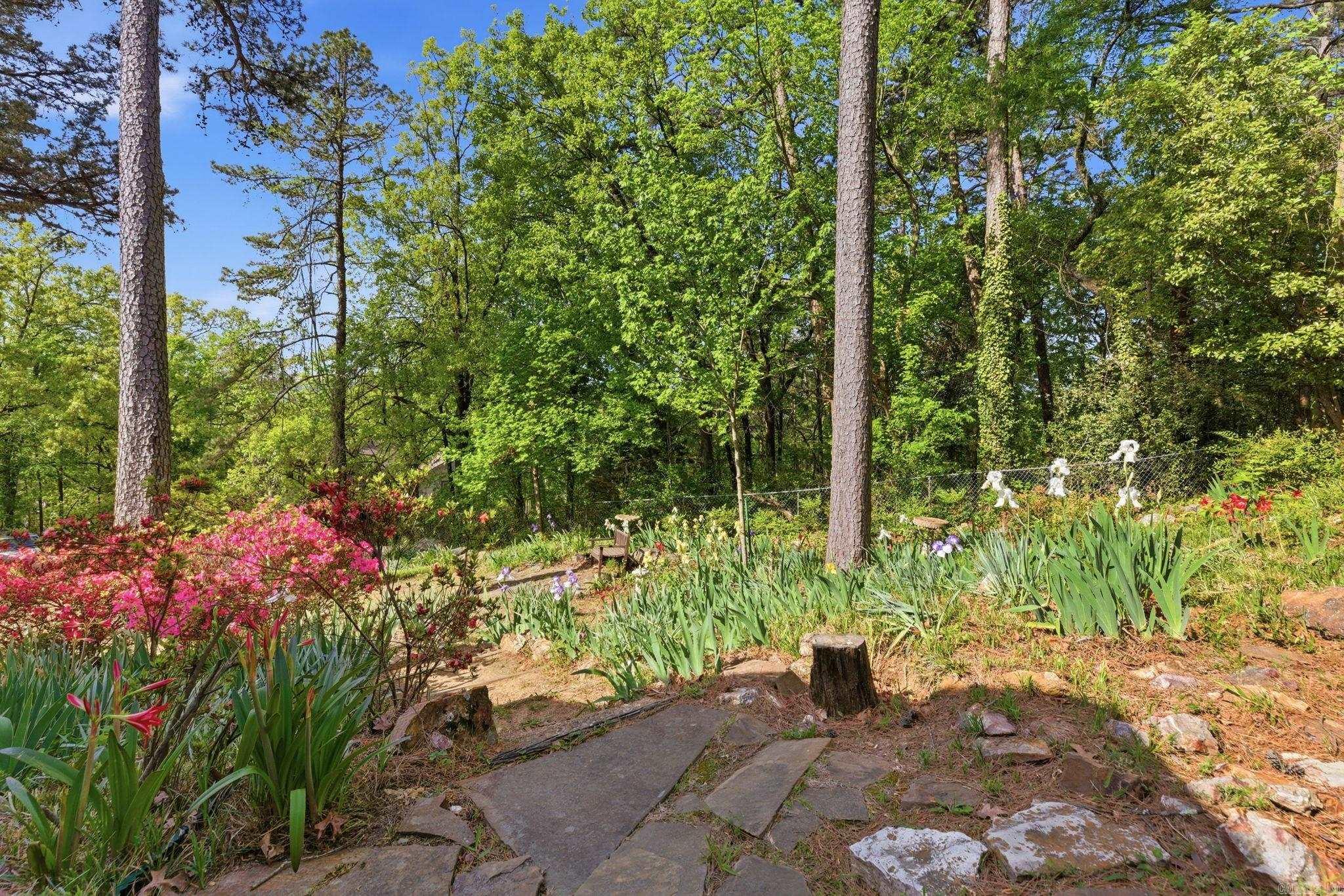 LEAWOOD MANOR - Residential