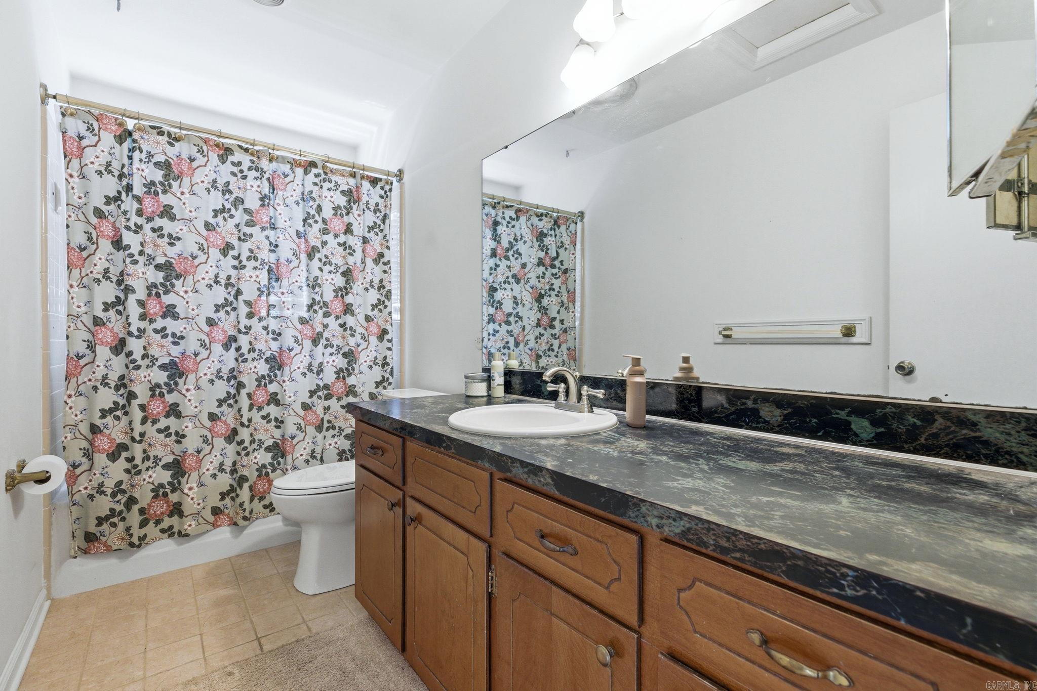 LEAWOOD MANOR - Residential