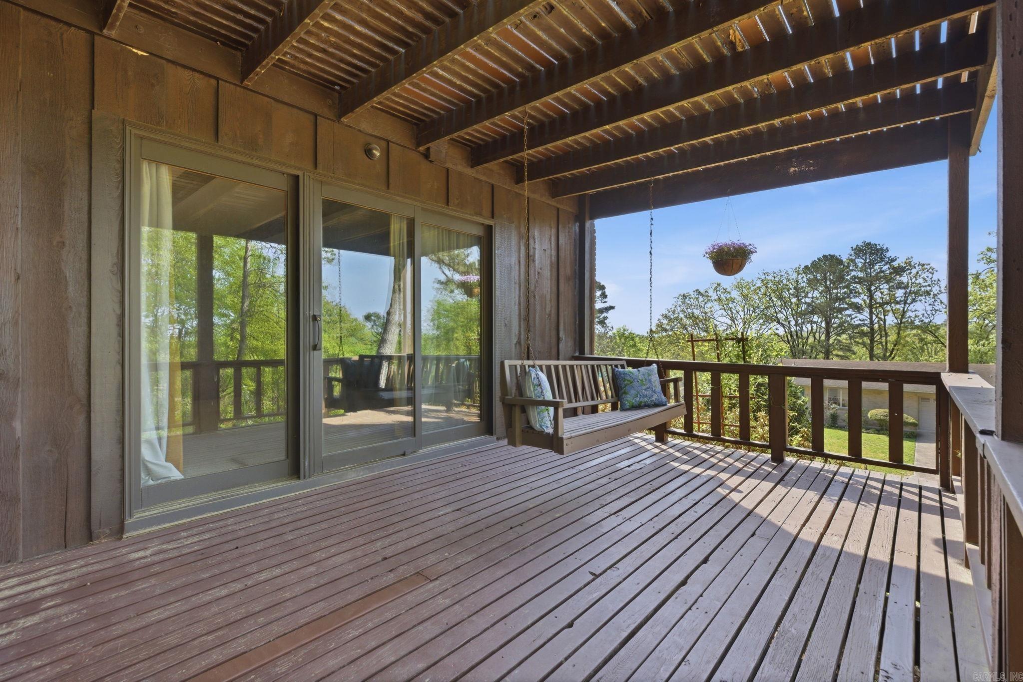 LEAWOOD MANOR - Residential