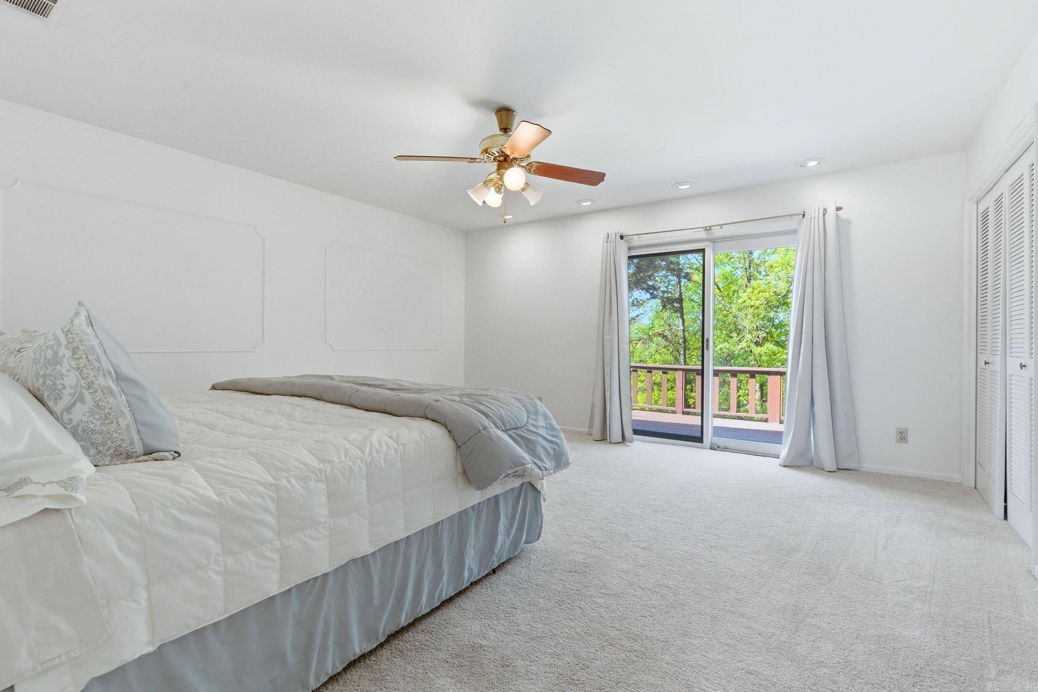 LEAWOOD MANOR - Residential