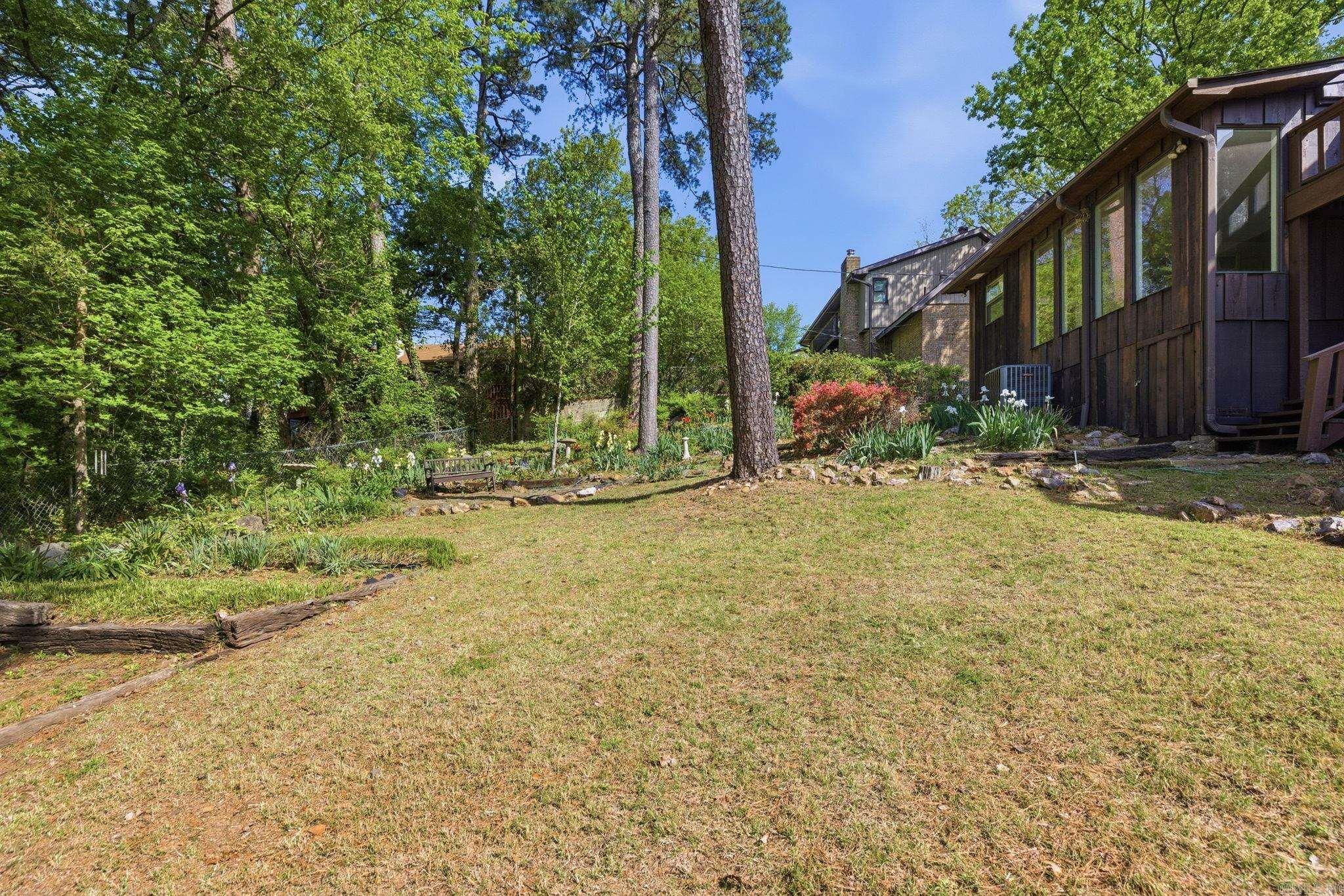 LEAWOOD MANOR - Residential