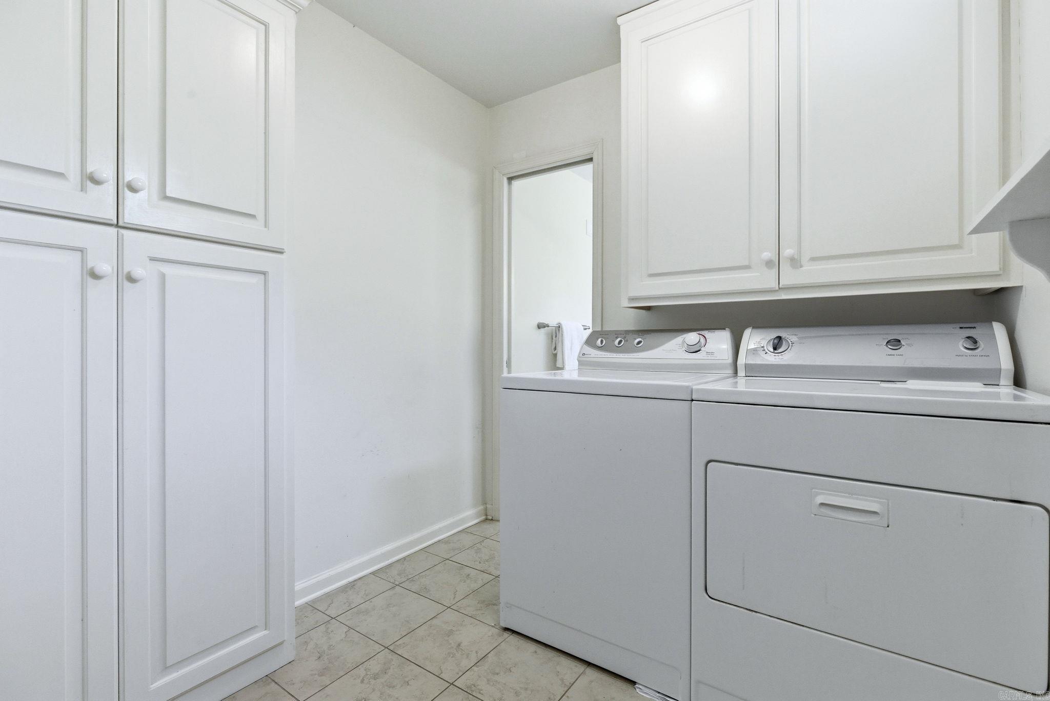 LEAWOOD MANOR - Residential