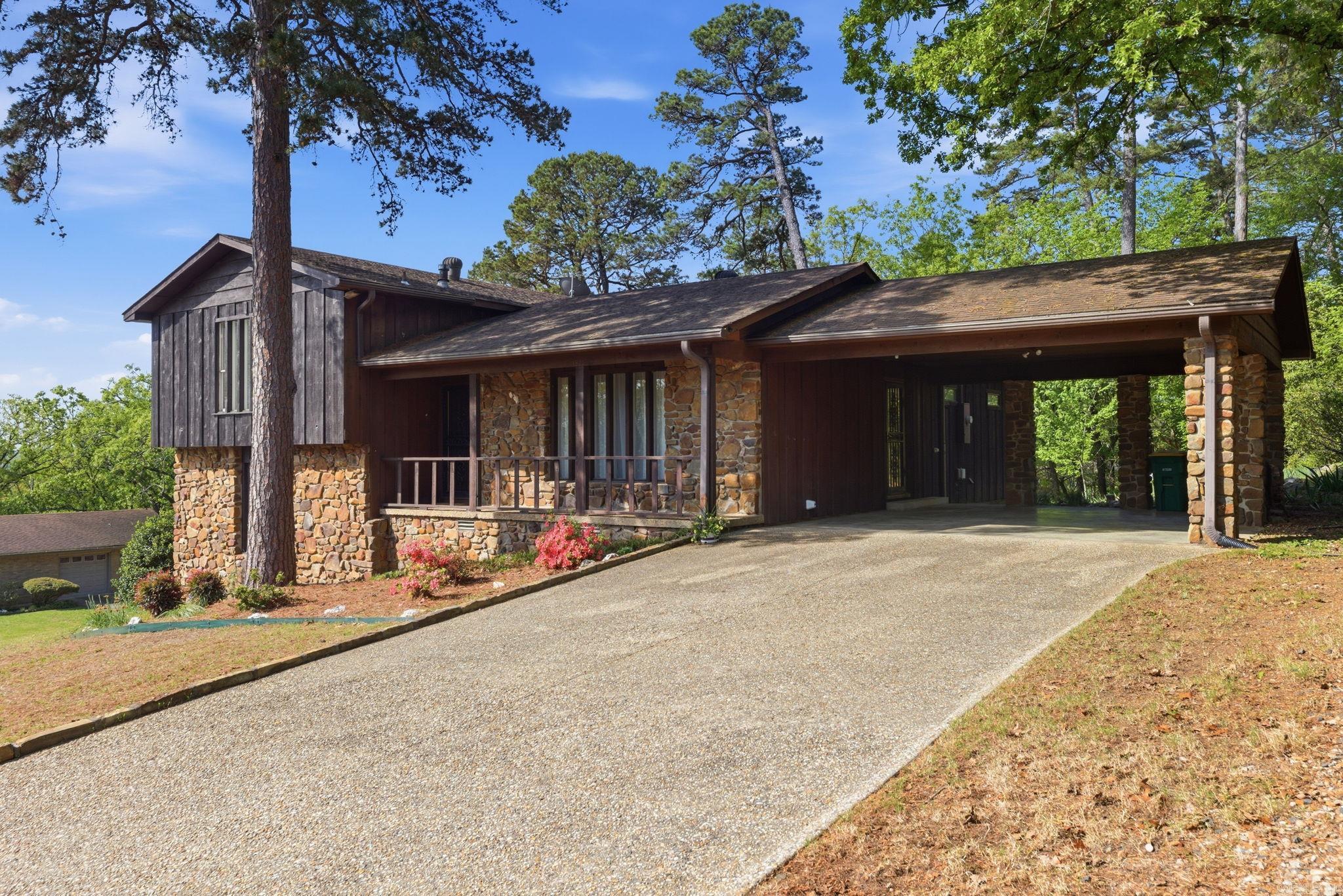 LEAWOOD MANOR - Residential