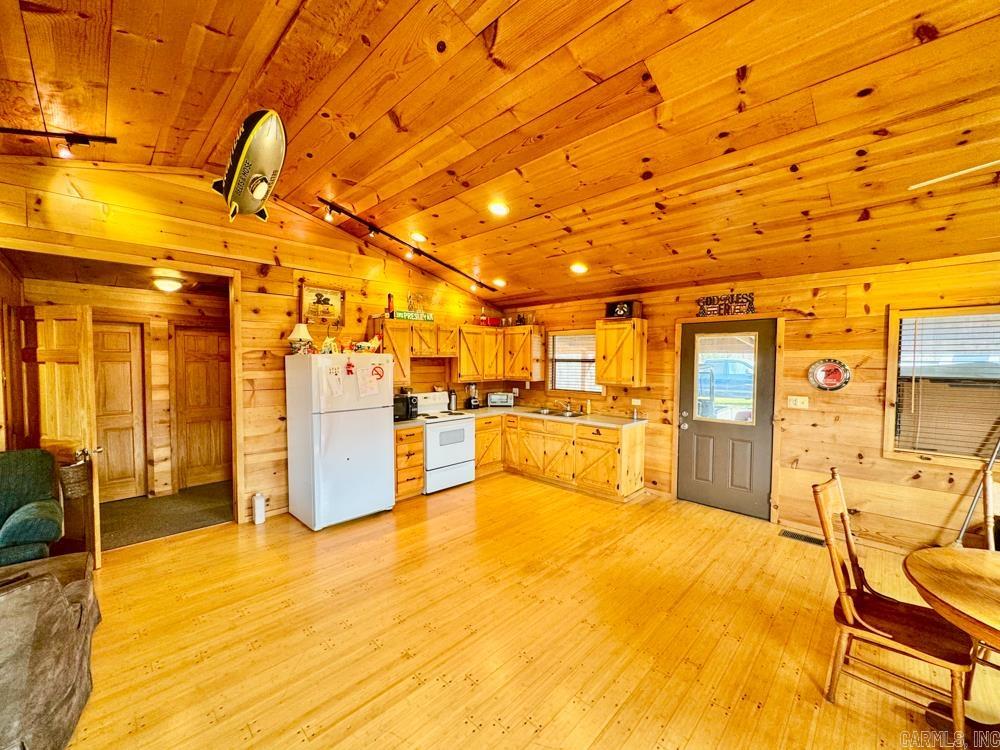 Metes & Bounds - Land