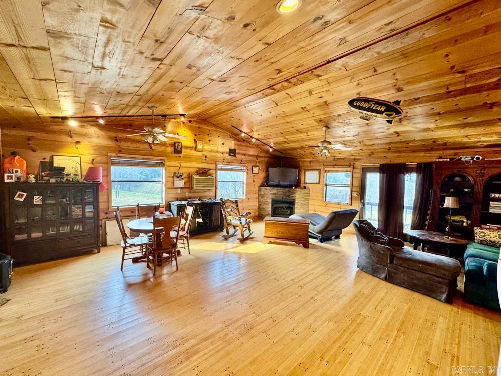 Metes & Bounds - Land