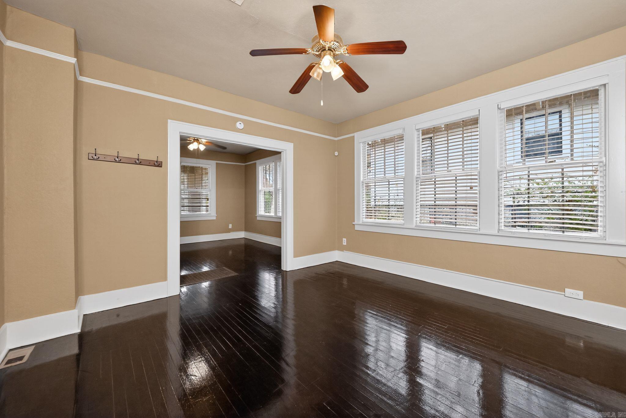 JONES & WORTHEN - Residential