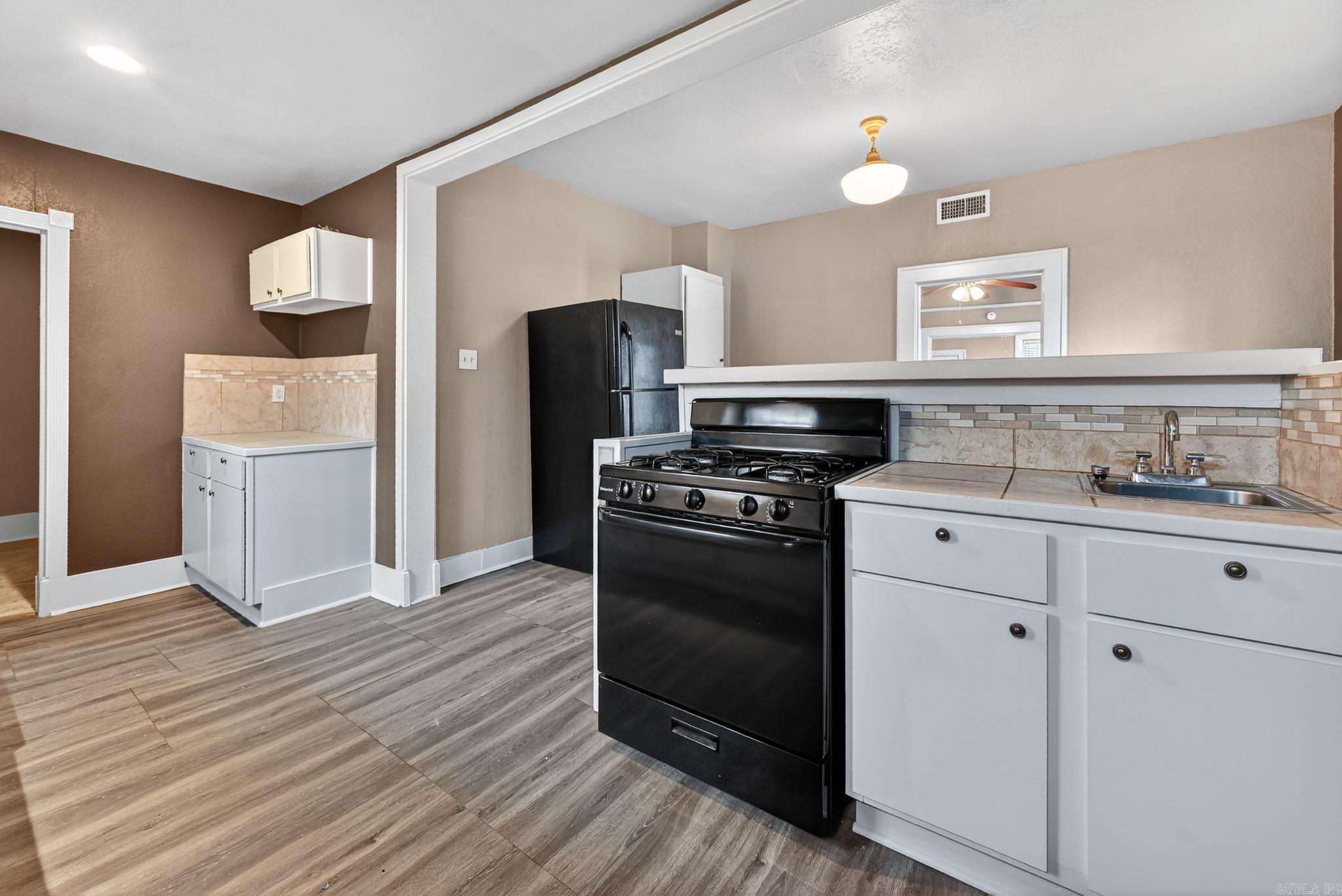 JONES & WORTHEN - Residential