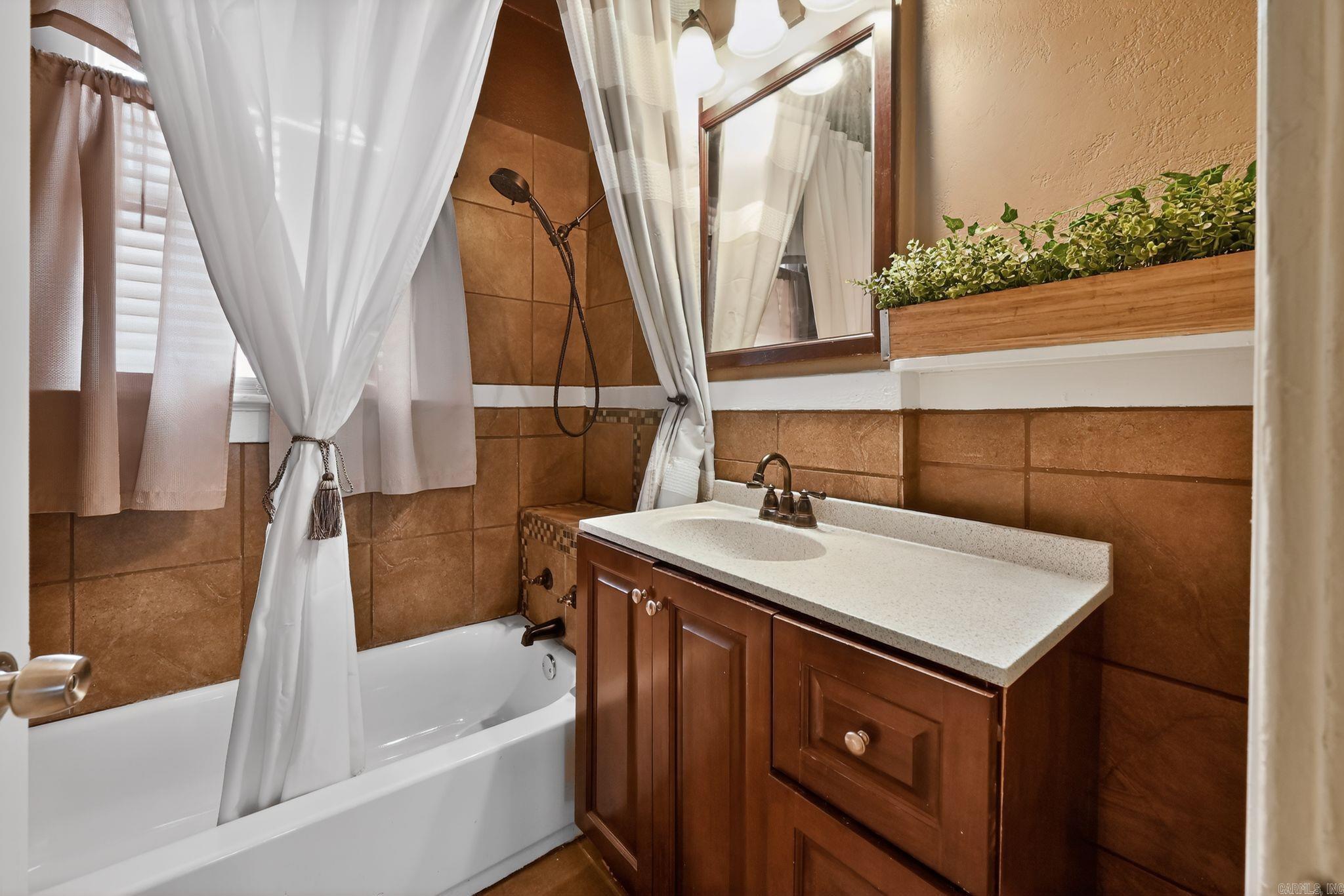 JONES & WORTHEN - Residential