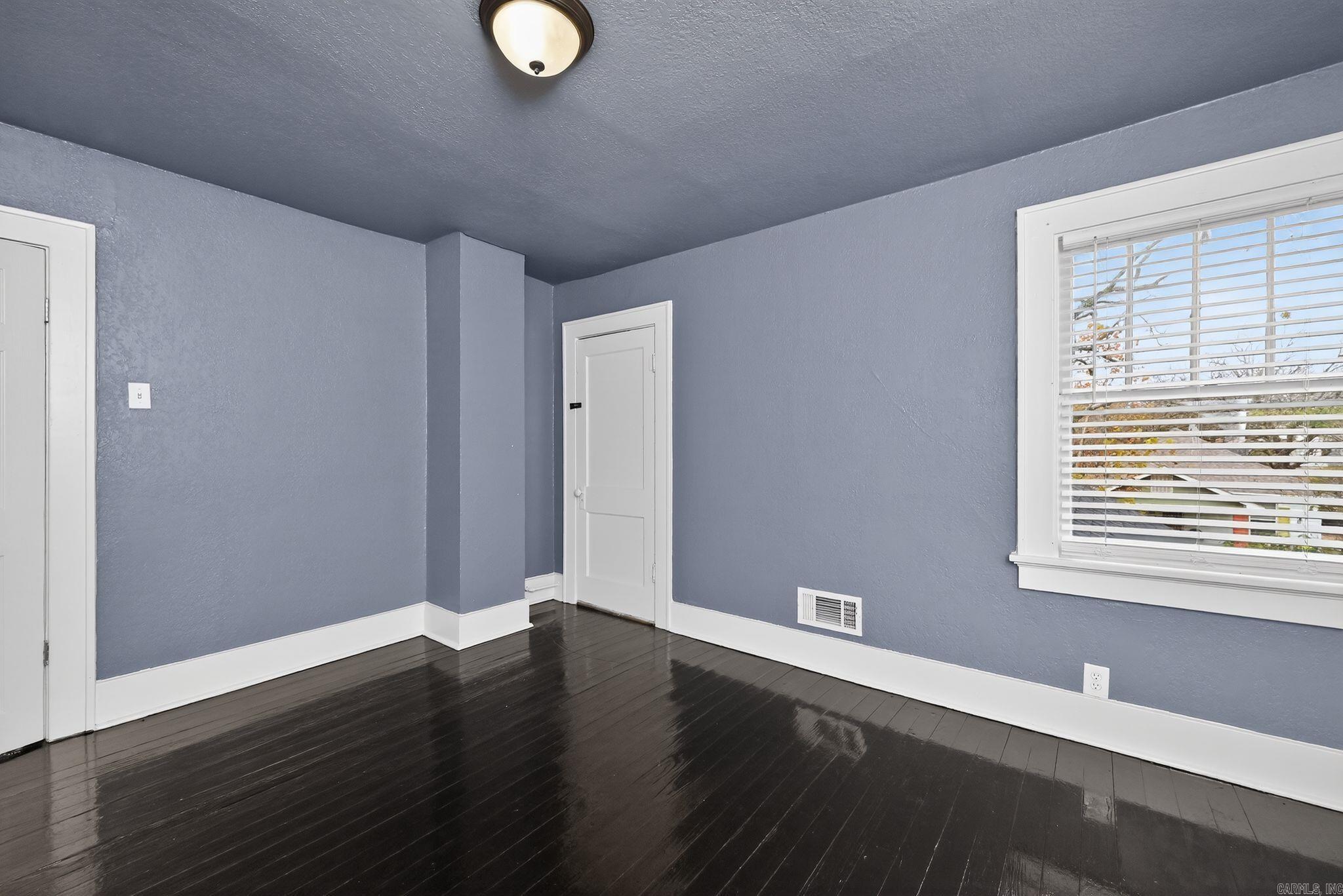 JONES & WORTHEN - Residential