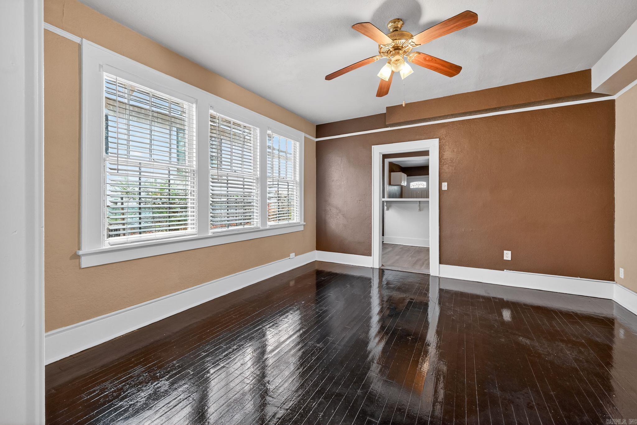 JONES & WORTHEN - Residential