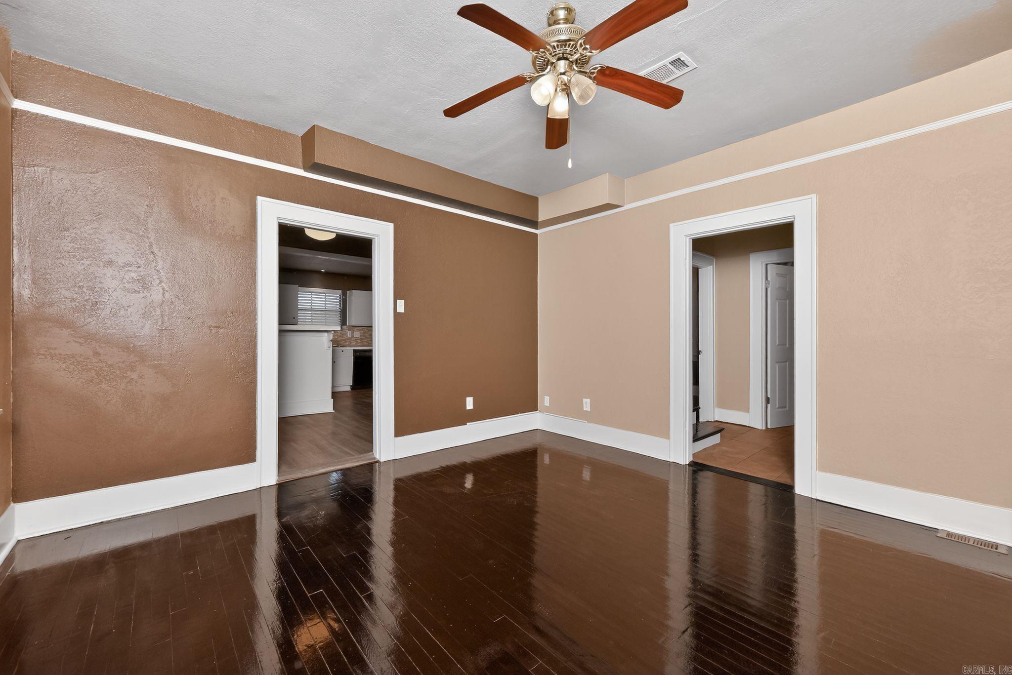 JONES & WORTHEN - Residential