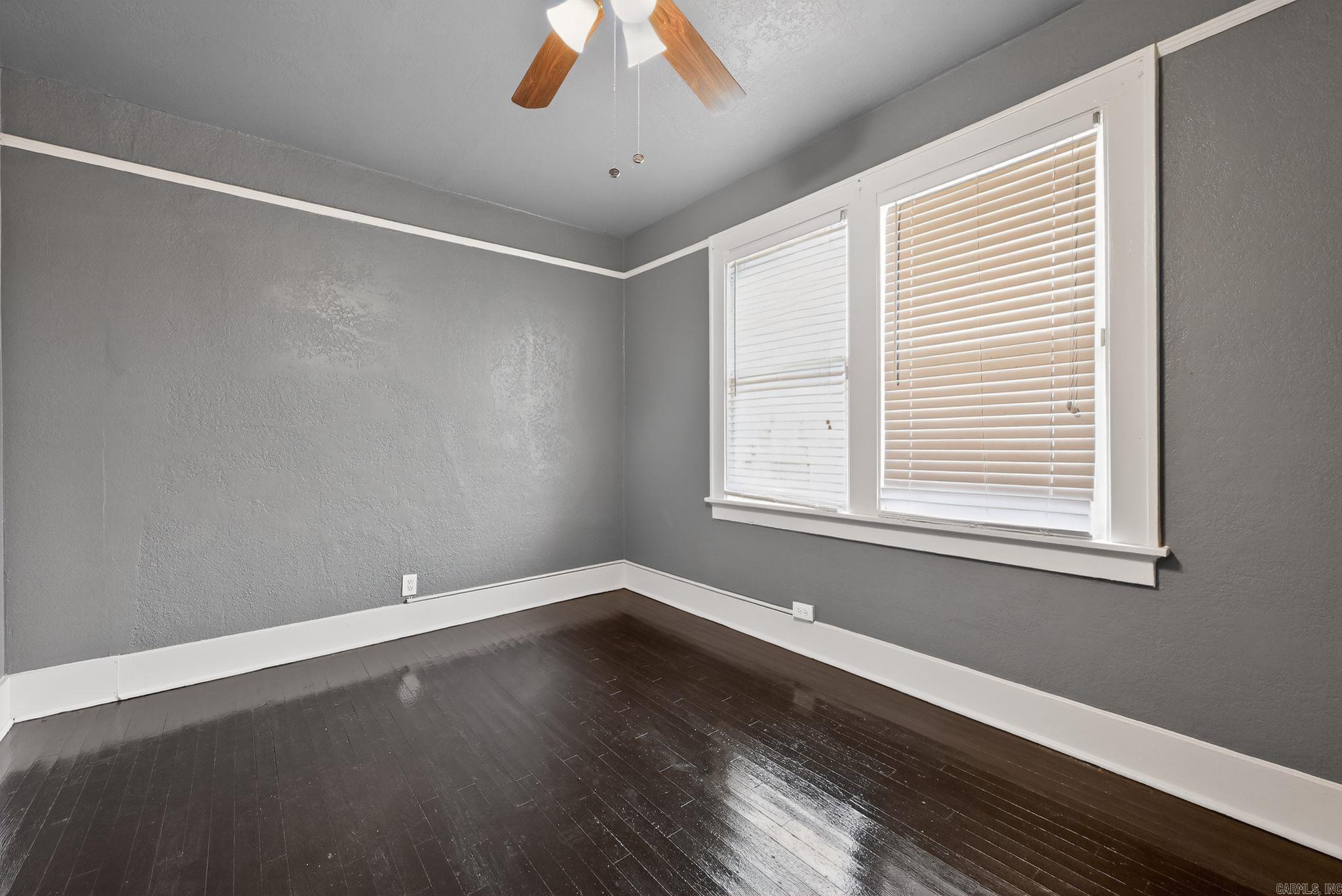 JONES & WORTHEN - Residential