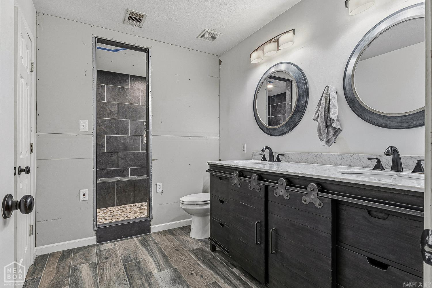 COLONY PARK - Residential