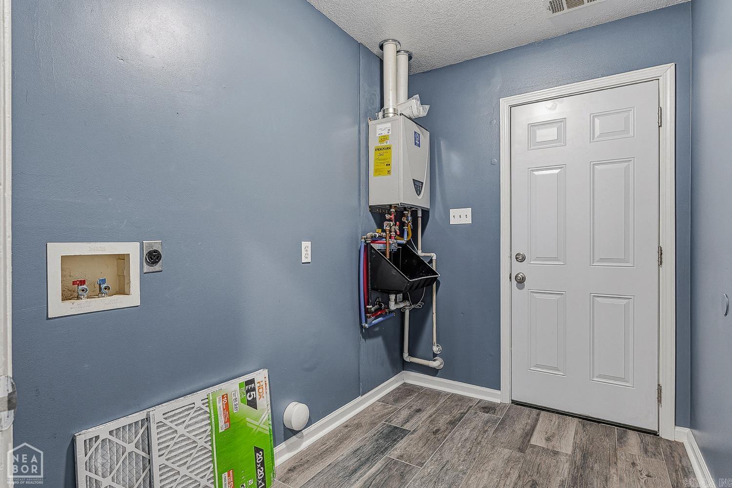 COLONY PARK - Residential