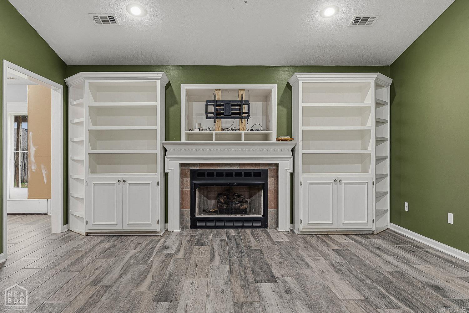 COLONY PARK - Residential