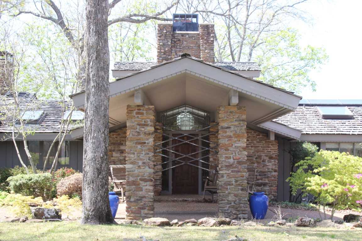 One of the very nicest homes on Eden Isle! Great views of Greers Ferry Lake! Completely updated and furnished. 3 lots.