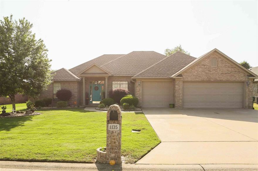 BEAUTIFUL 4 BED/3 BATH HOME WITH EAT-IN KITCHEN, FORMAL DINING ROOM WITH HARDWOOD FLOORS. GAS RANGE, GAS LOG FIREPLACE AND 3 CAR GARAGE. THIS HOME HAS TILE IN WET AREAS AND CARPET IN THE LIVING ROOM. THIS IS A MUST SEE HOME. THE SELLER IS A MOTIVATED SELLER AND THEY ARE OFFERING AN ADDITIONAL 1 YEAR HOME WARRANTY WHEN CURRENT ONE EXPIRES.  CORPORATE RELOCATION HOME.