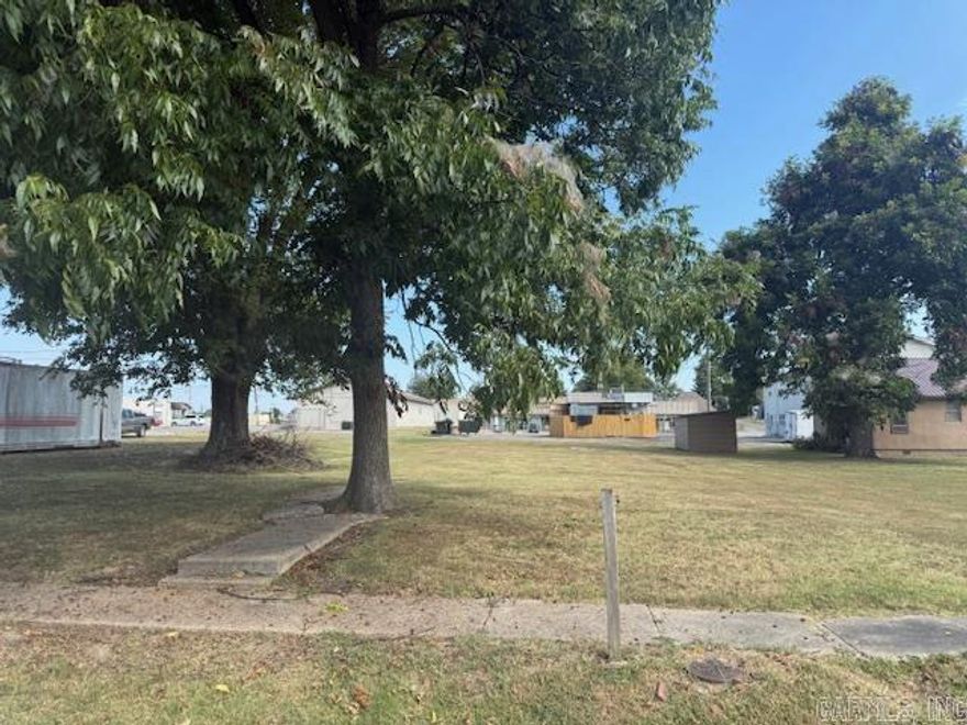 Here is an opportunity for buyers with this 50X140 Lot available for building behind Ford Imports just off Hwy 69 in Paragould. 7000 sf. with 50' of road frontage, paved road and all city utilities available. Also the corner lot next to it is for sale separately. See 510 S 3rd Ave MLS