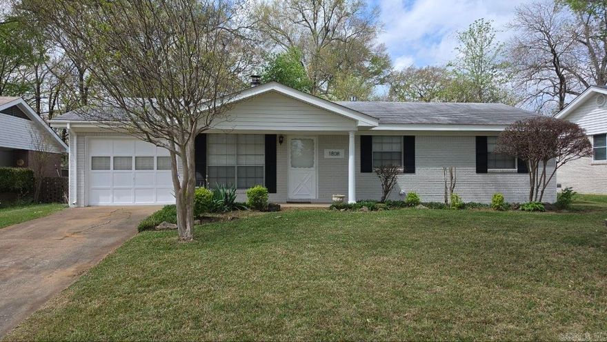 Welcome to your move-in-ready home, perfectly positioned just 2 miles (2 minutes!) from Little Rock Air Force Base. Owner Finance or Dueño a Dueño Available There aren't many homes this nice and spacious for under $150k, so this one is listed to sell! This freshly updated 3-bedroom, 1.5-bathroom gem features a freshly painted interior, new flooring, a kitchen equipped with new appliances and convenient washer/dryer hookups and a 1 car garage that can be transformed into a bonus room. Located within seconds from the middle school, shopping and dining, and the the interstate. Fully fenced-in backyard ideal for privacy and pets. Whether you’re looking for a short commute or a central location to everything around Jacksonville and 15-20 minutes from Little Rock, this home is perfect for you. Owner Finance or Dueño a Dueño available. See Agent Remarks