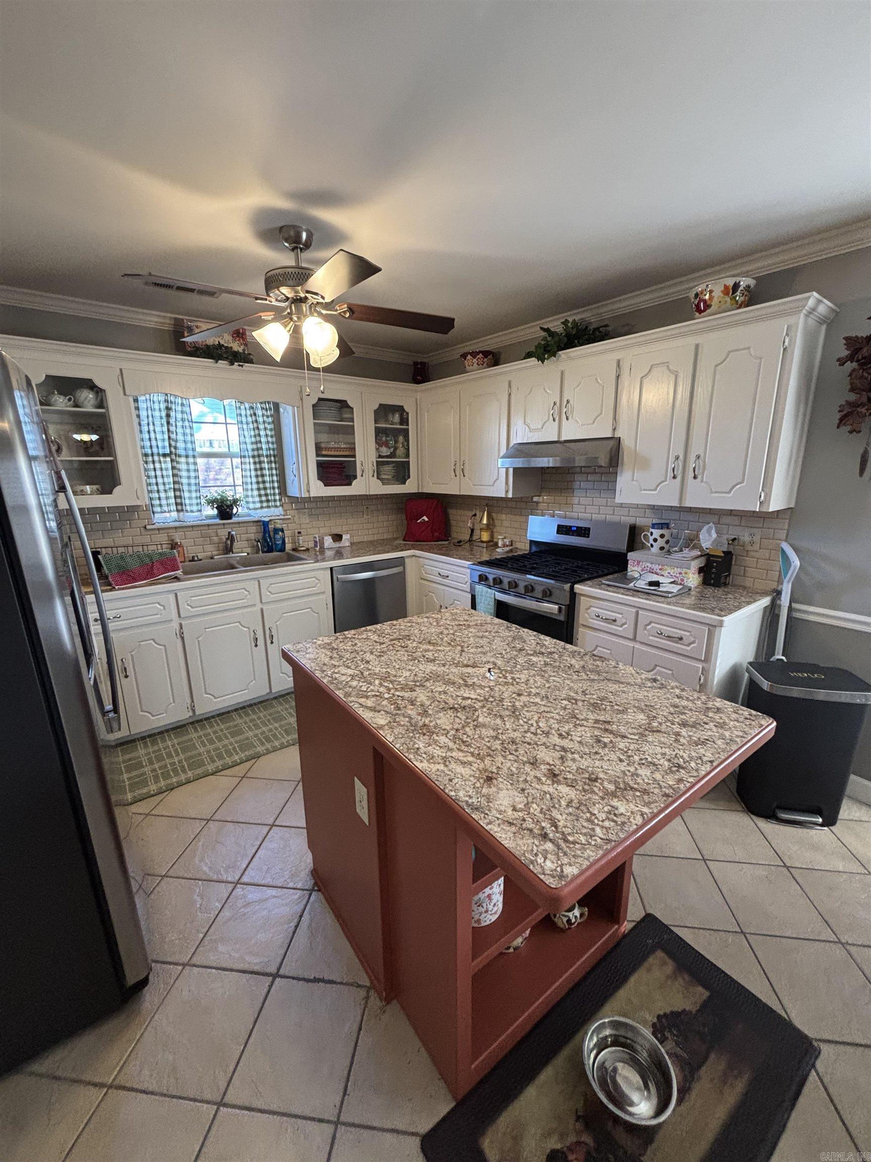 COUNTRY WOOD SUB UNIT - Residential