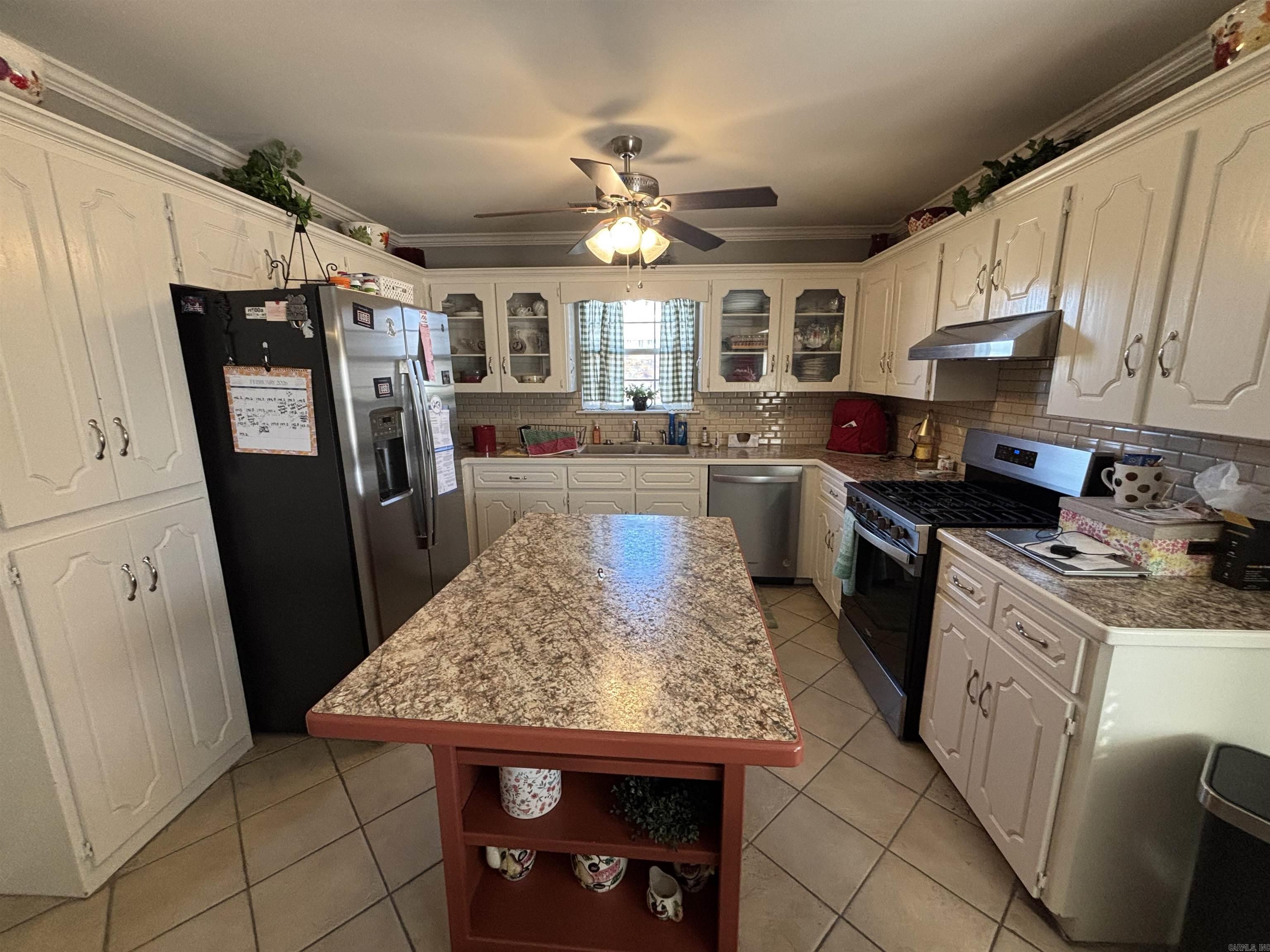 COUNTRY WOOD SUB UNIT - Residential