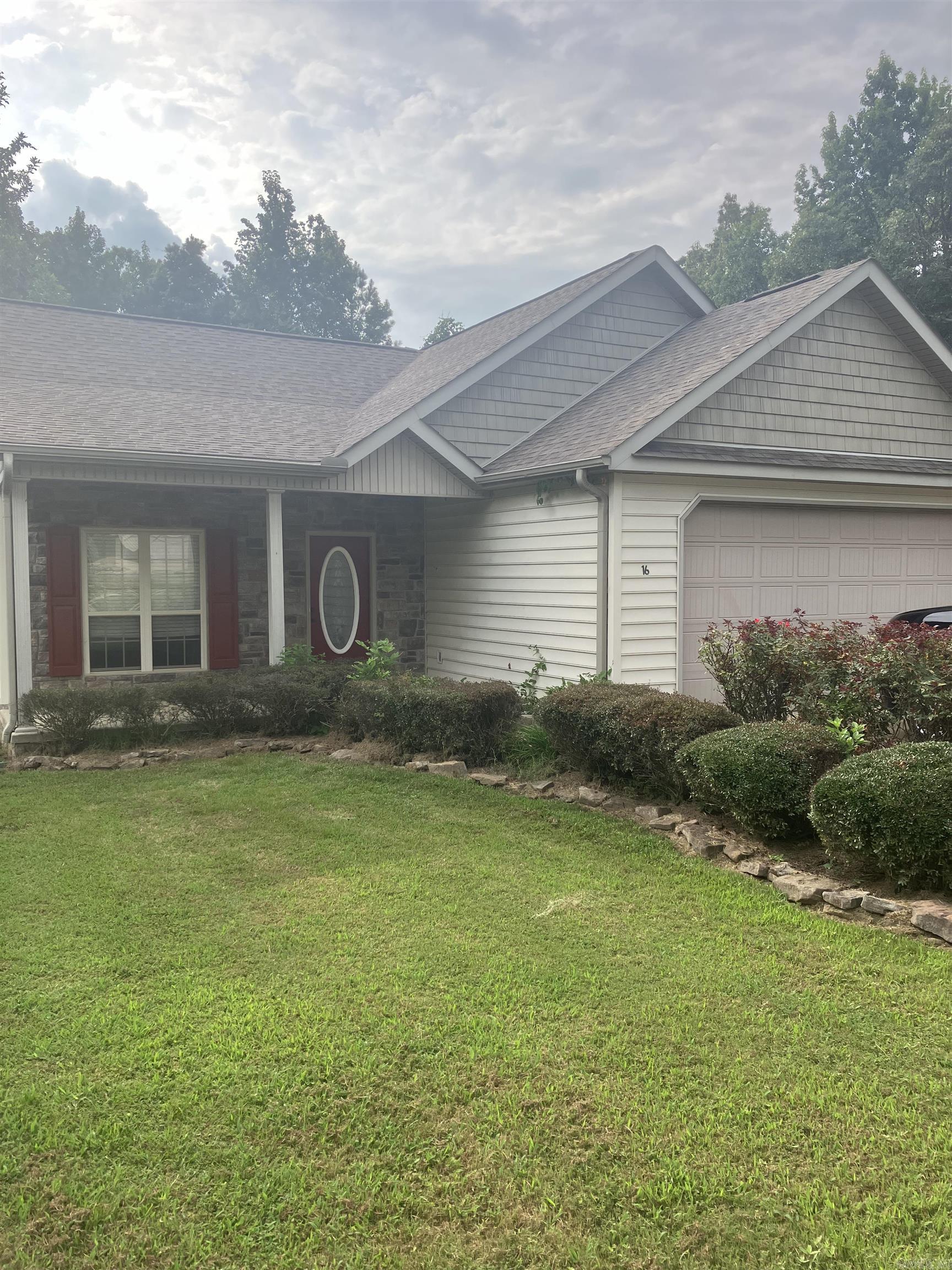 Never do Lawn work when you are at your Vacation Home, practically maintenance free. Enjoy the Community Pool, Tennis court, Volleyball, Playground all in a Gated community. HOA fees take care of your Central sewer, trash pick up, lawn care & street maintenance. 1 Minute to Shiloh Marina. See confidential remarks for gate code