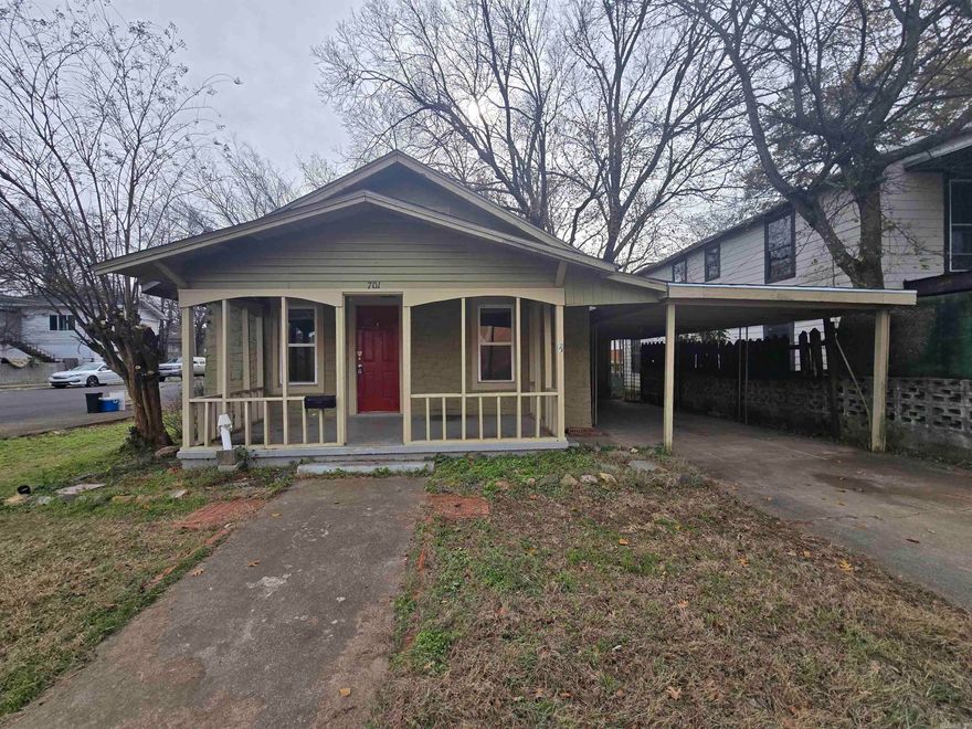 Investment opportunity in the heart of Hot Springs! This rental has served it's purpose and is now ready for it's new owner. Located just one mile from downtown Hot Springs on a quiet corner lot. Rent roll and previous lease available upon request. The year is almost up! Do you need to add to your portfolio? AGENTS READ REMARKS