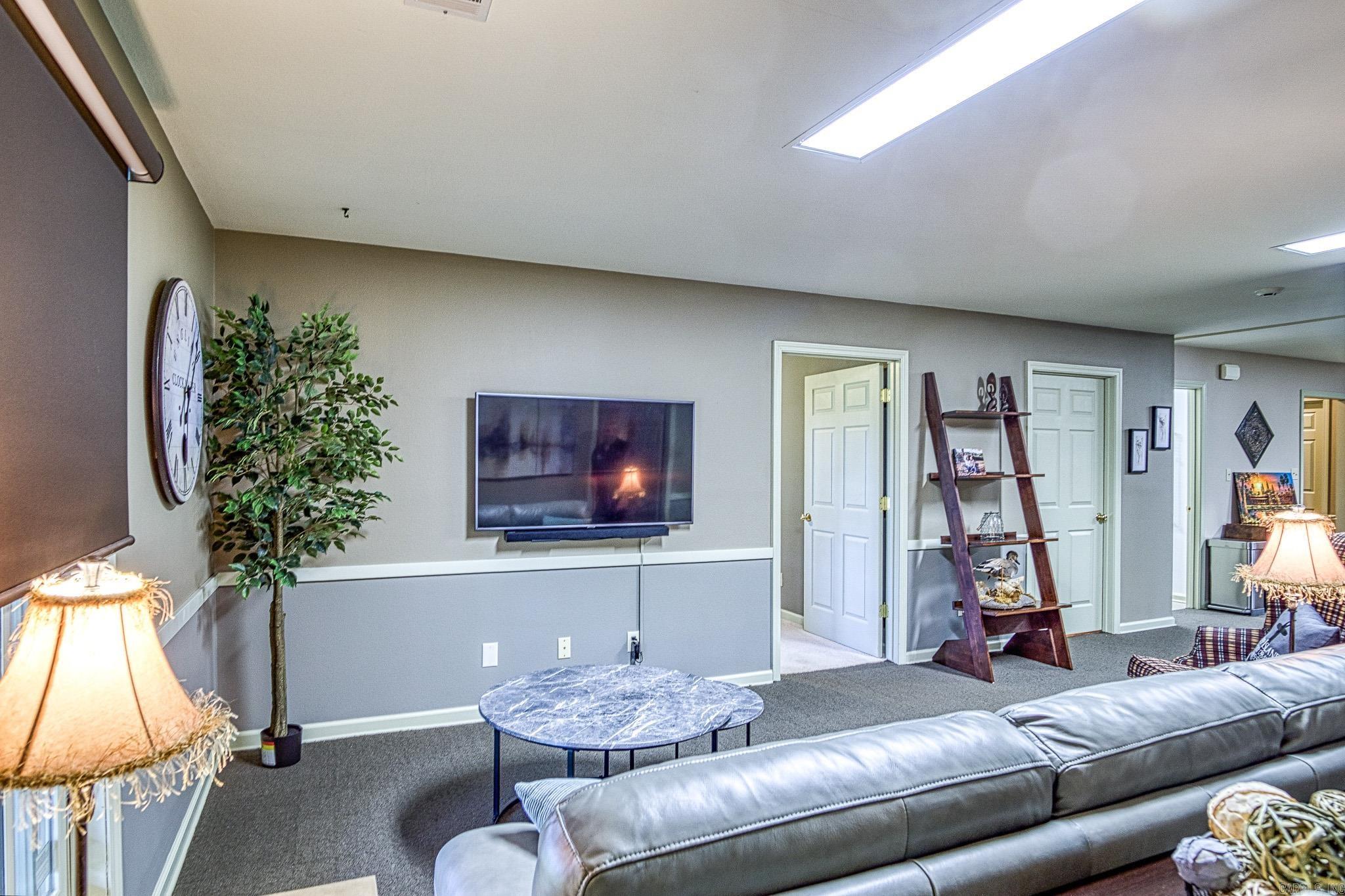 MEADOW-WOOD - Residential