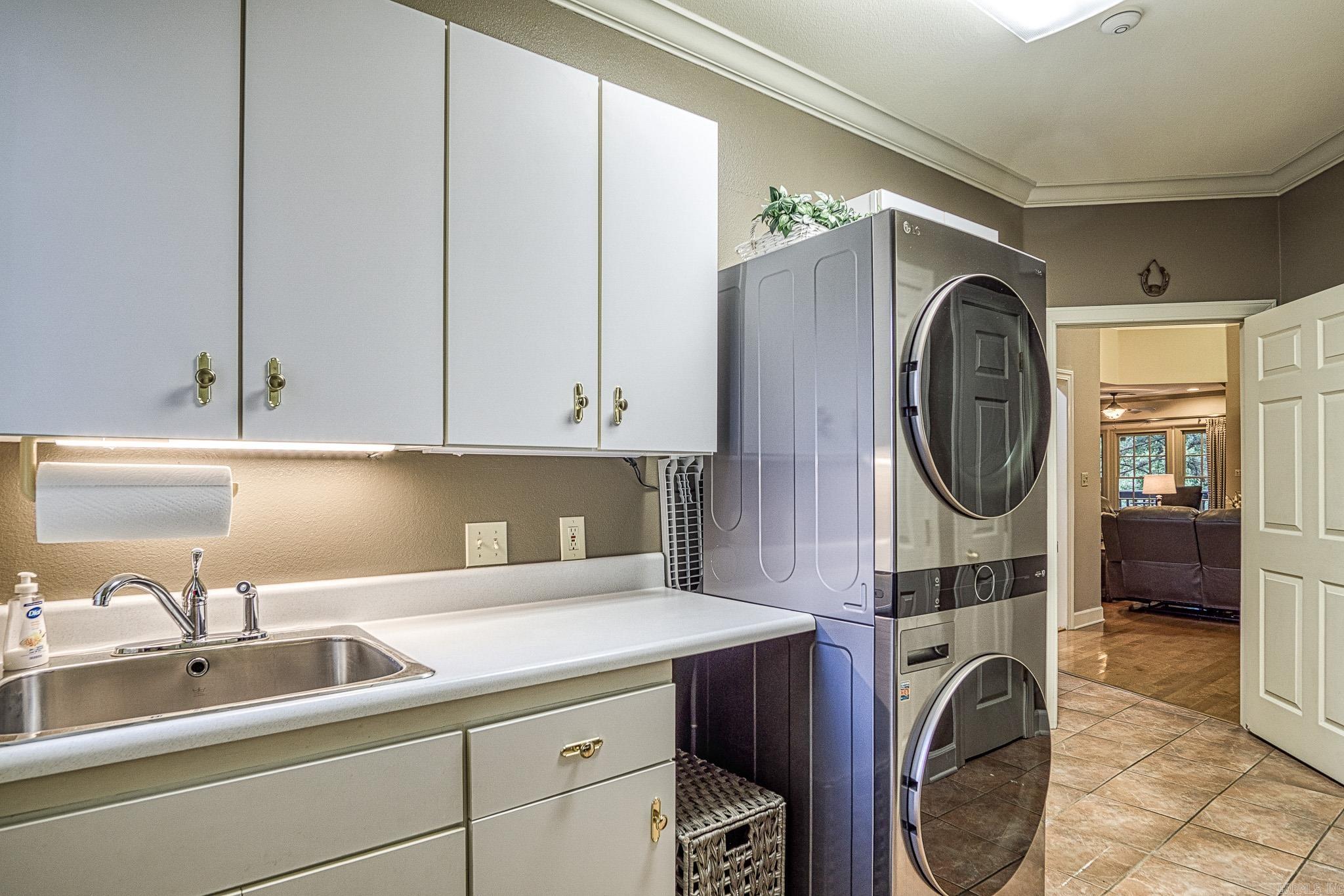 MEADOW-WOOD - Residential