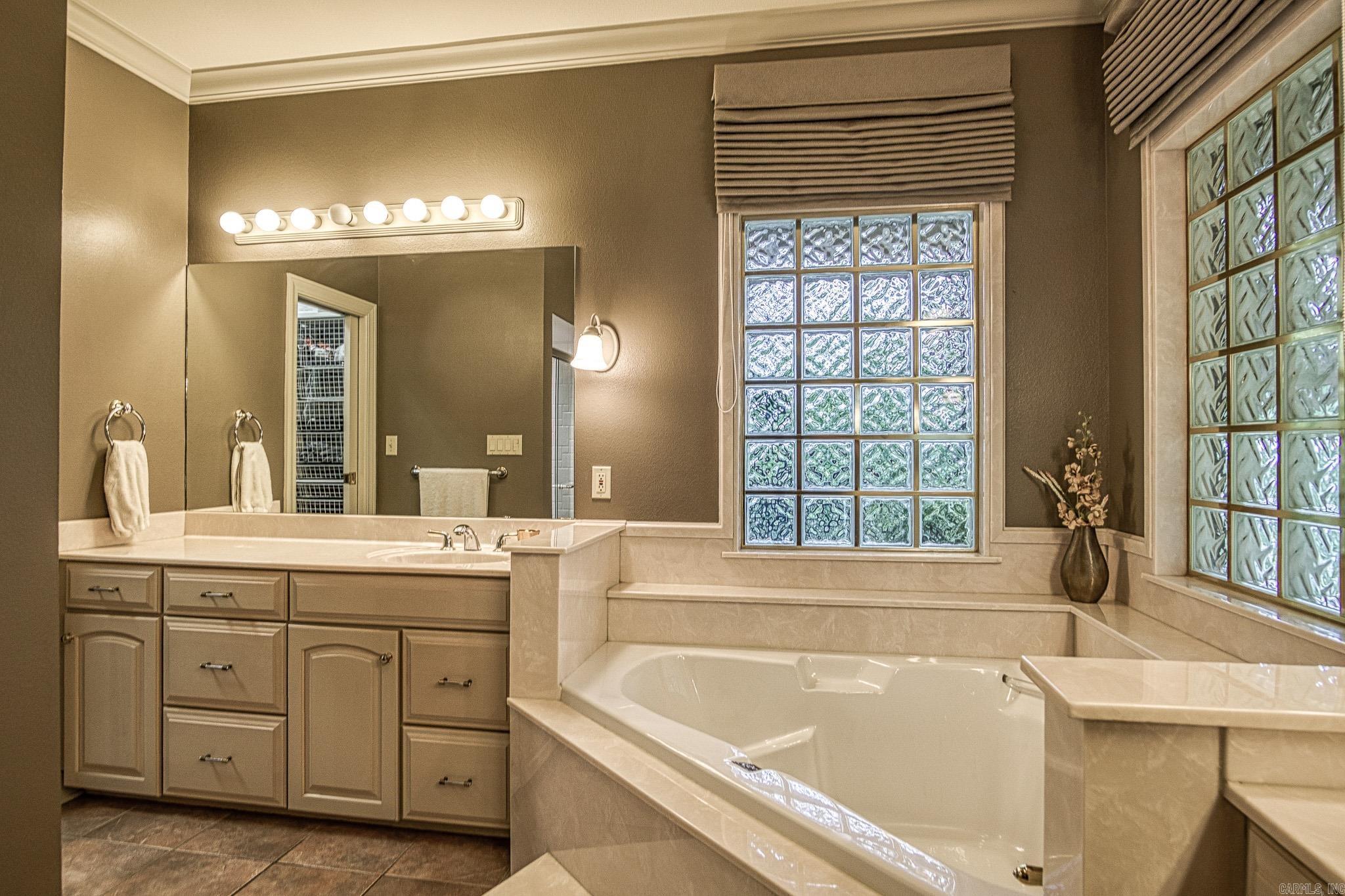 MEADOW-WOOD - Residential