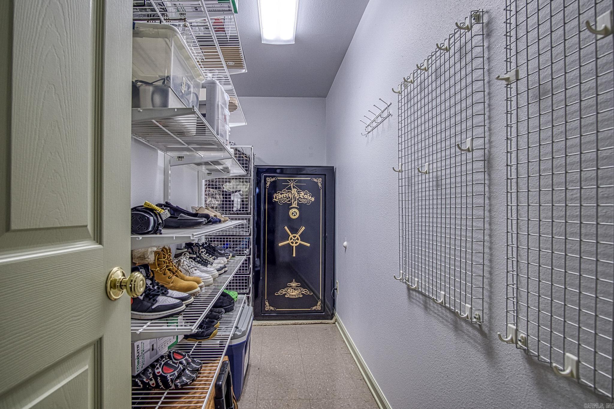 MEADOW-WOOD - Residential