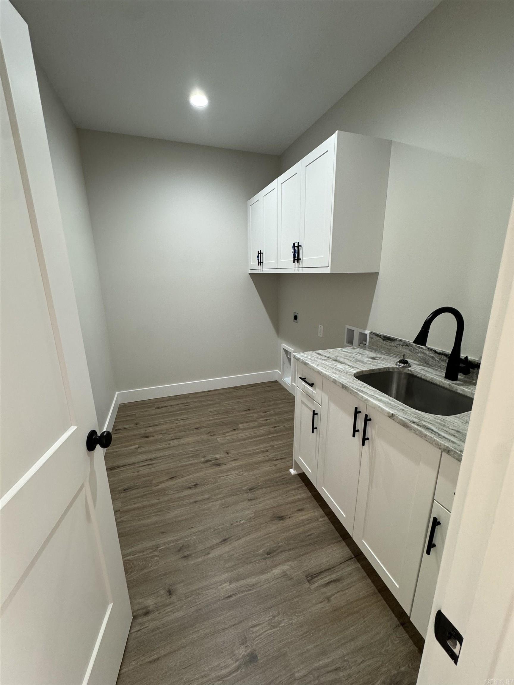 CREEKSIDE - Residential