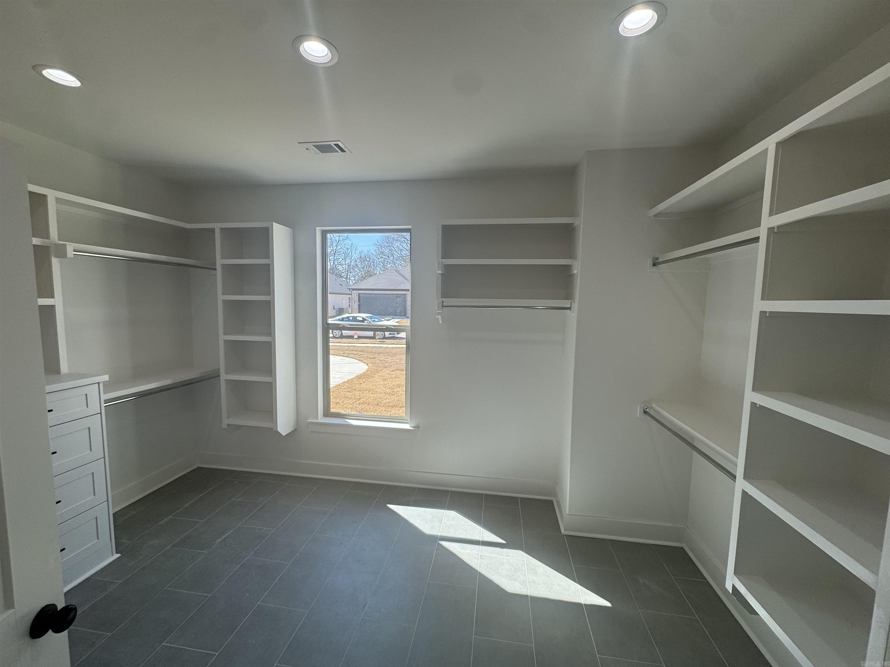 CREEKSIDE - Residential