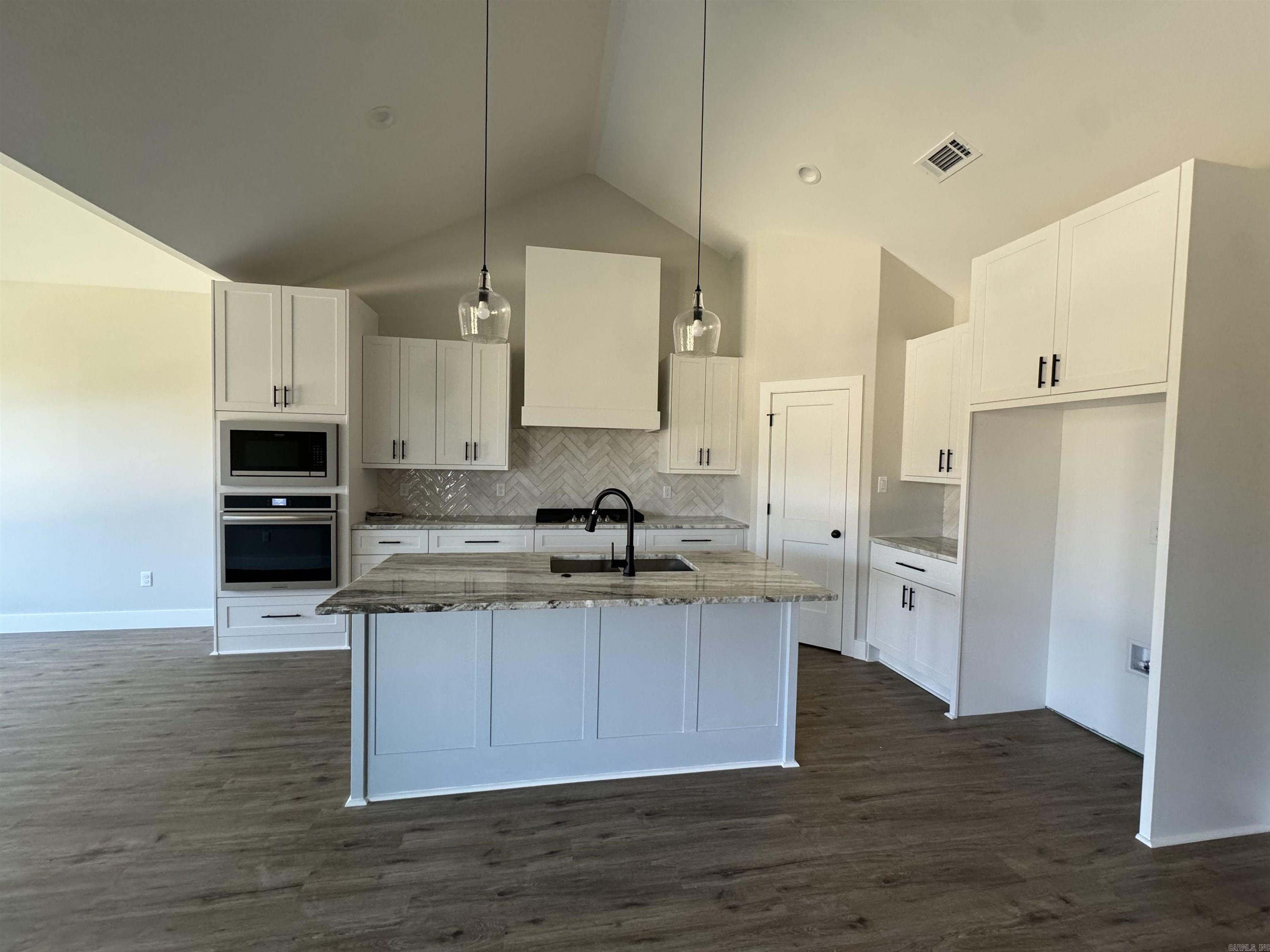 CREEKSIDE - Residential