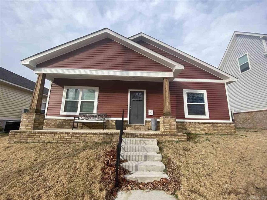 Beautiful home in the heart of downtown Benton. Great community. Granite countertops, large size rooms, lots of closets, fenced back yard. Available August 5th! No credit check. We do not accept housing vouchers. Available for move in NOW! Please TEXT or EMAIL agent for further information for a more prompt response!