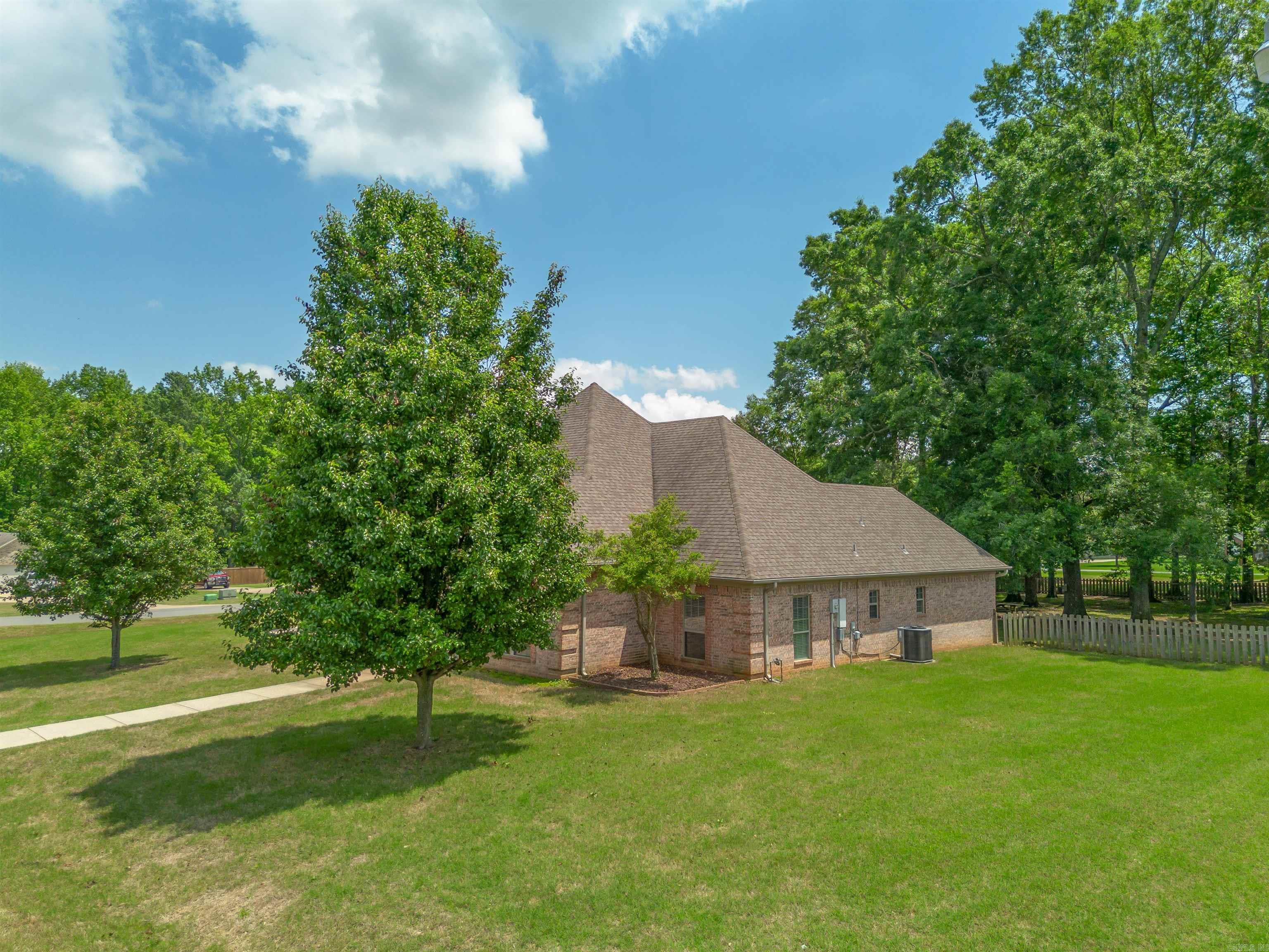 ROYAL OAKS - Residential