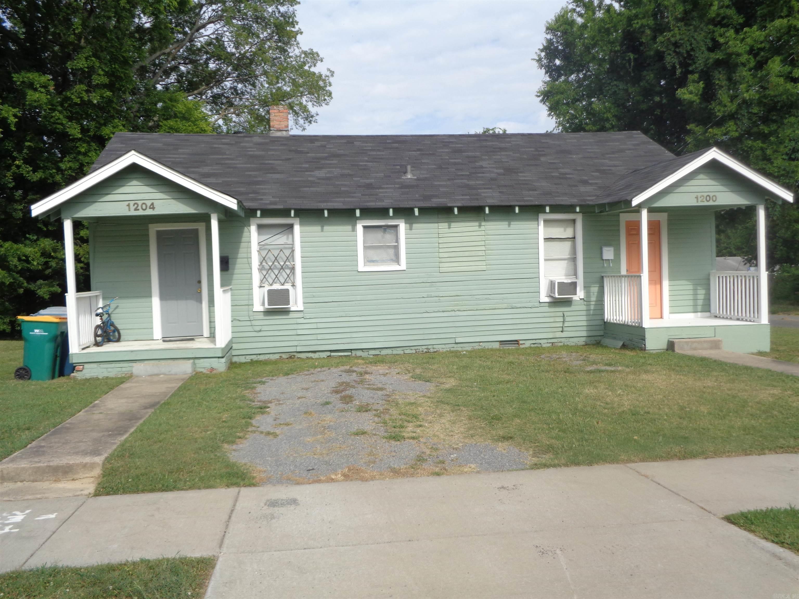 This all electric one (1) bedroom duplex apartment is very cute and clean with updates to the plumbing and electrical systems. Note the new flooring, new interior paint, new appliances and bedroom walk in closet. Lawn care is provided. Stacked washer/dryer provided. Tenant pays own water and electrical utilities. On street parking. NO PETS/ANIMALS ALLOWED! No Housing or Section 8 tenants accepted. Property is located moments from I-630 and Downtown Little Rock.