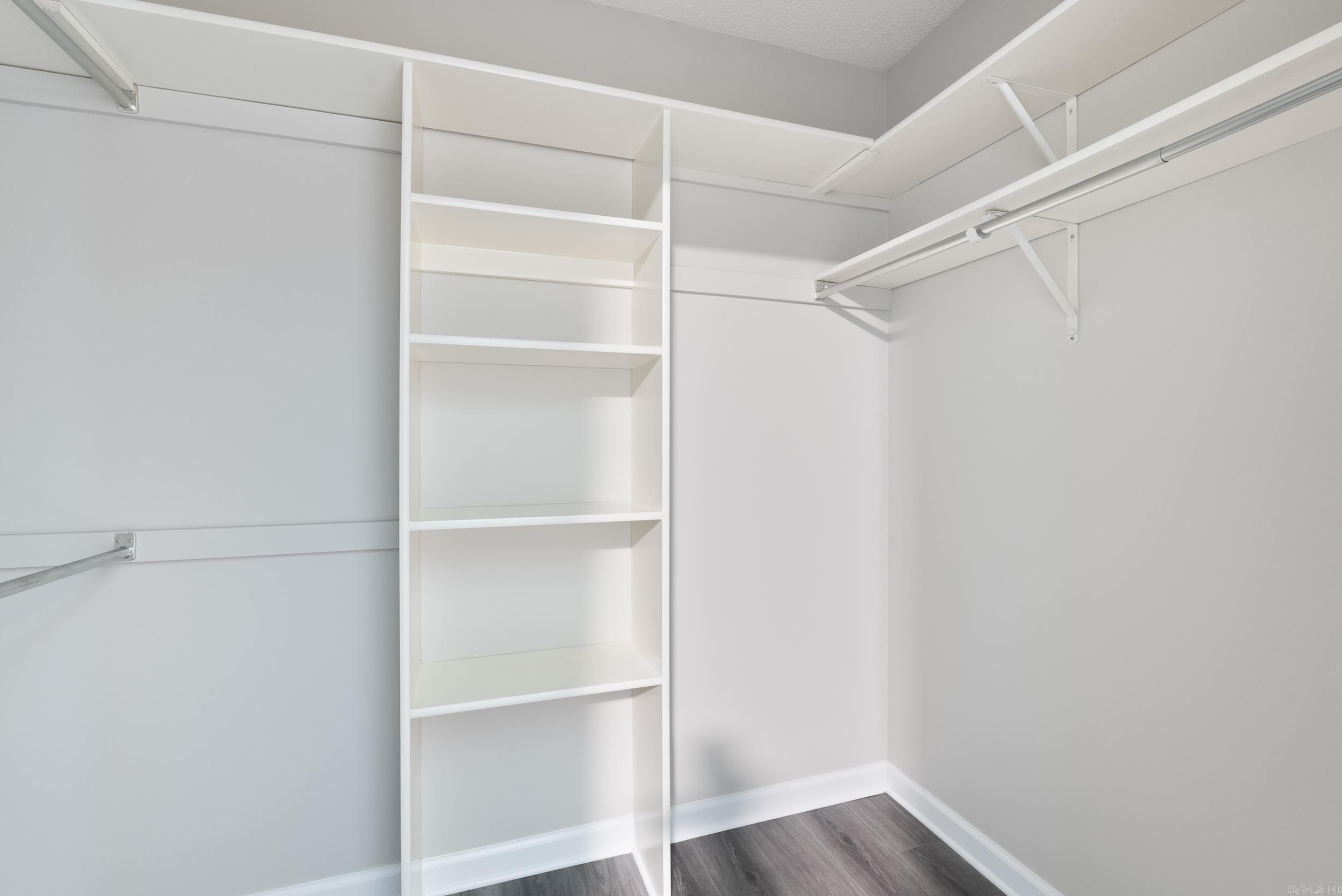 ROBINWOOD - Residential